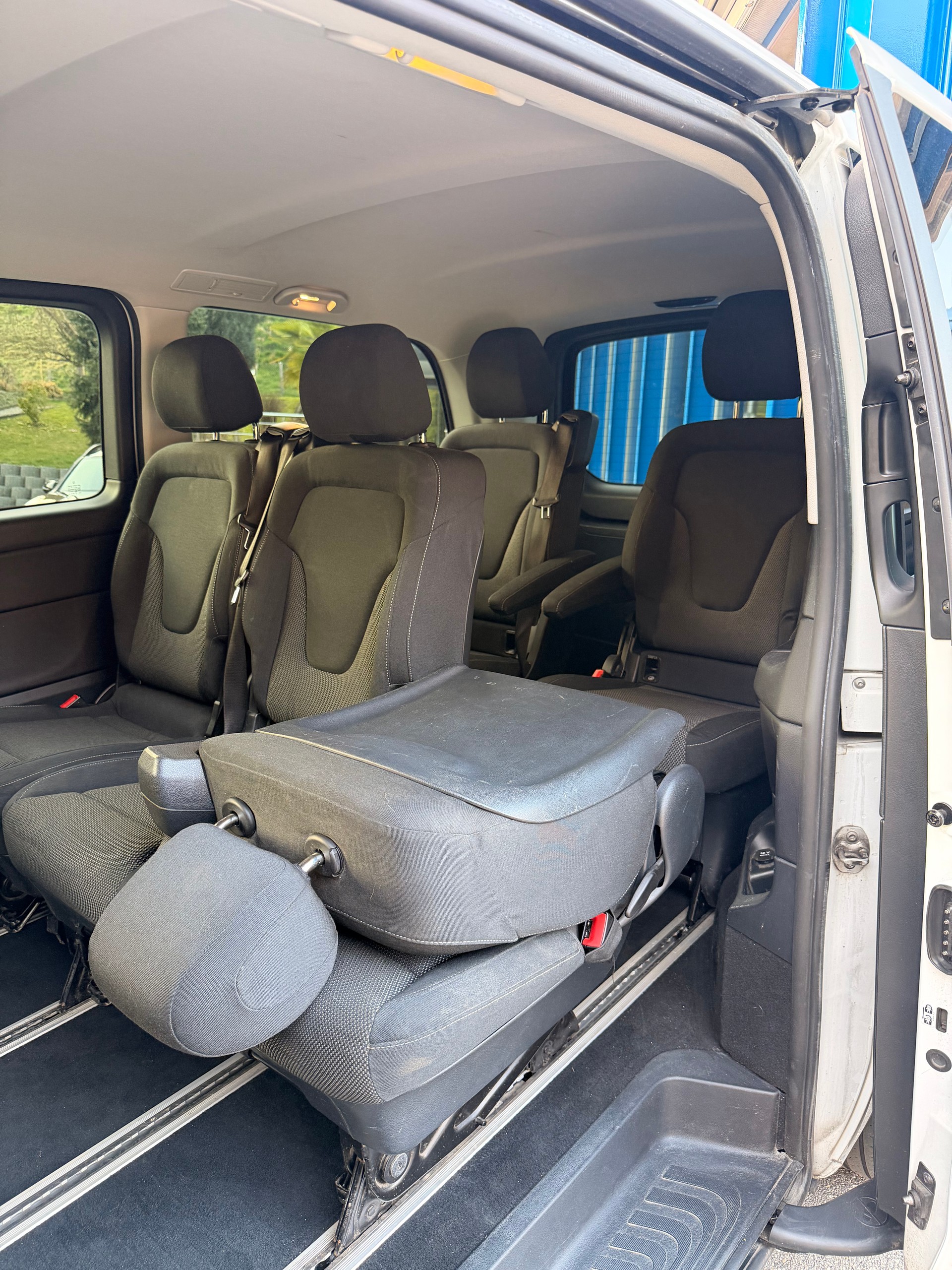 MERCEDES-BENZ V 250 d lang 4Matic 7G-Tronic-image-9