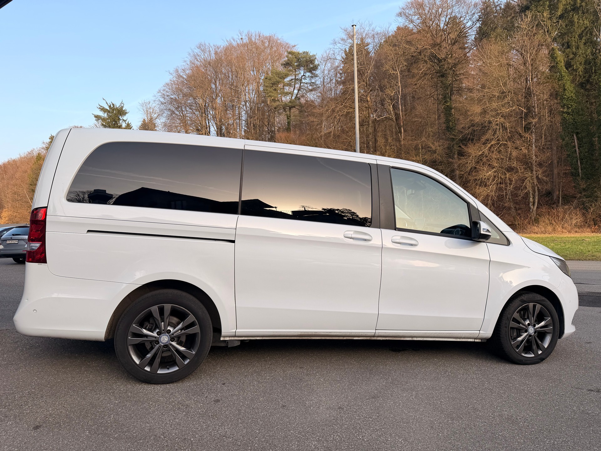 MERCEDES-BENZ V 250 d lang 4Matic 7G-Tronic-image-2
