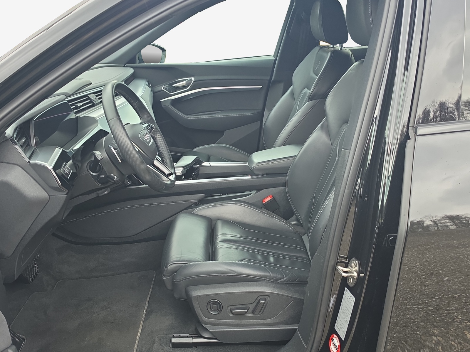 AUDI e-tron 55 S Line Black Edition quattro-image-8