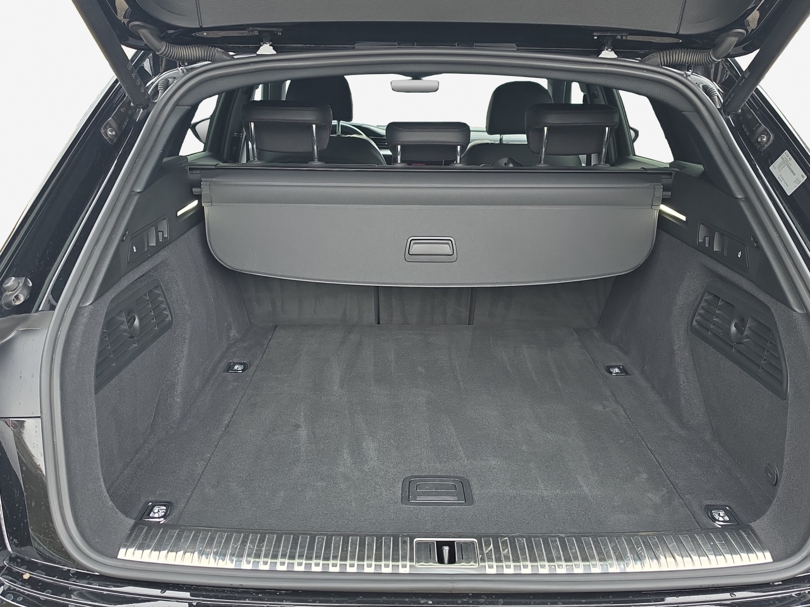 AUDI e-tron 55 S Line Black Edition quattro-image-13