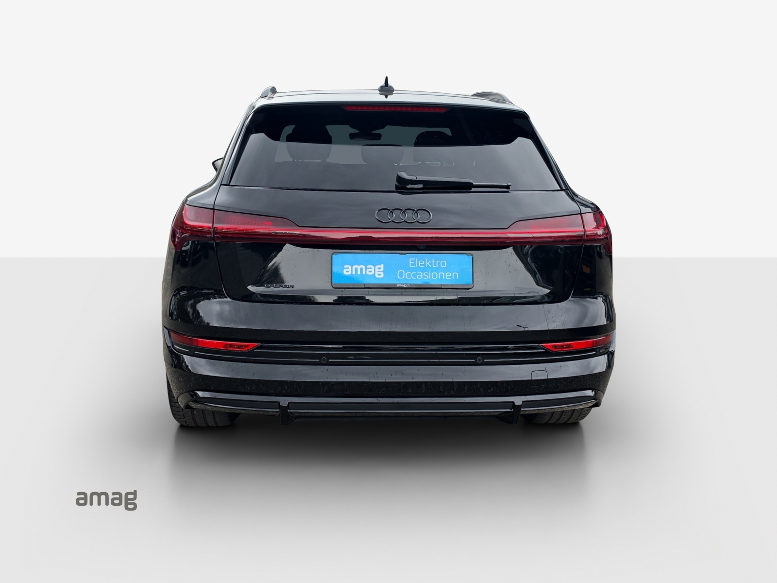 AUDI e-tron 55 S Line Black Edition quattro-image-4