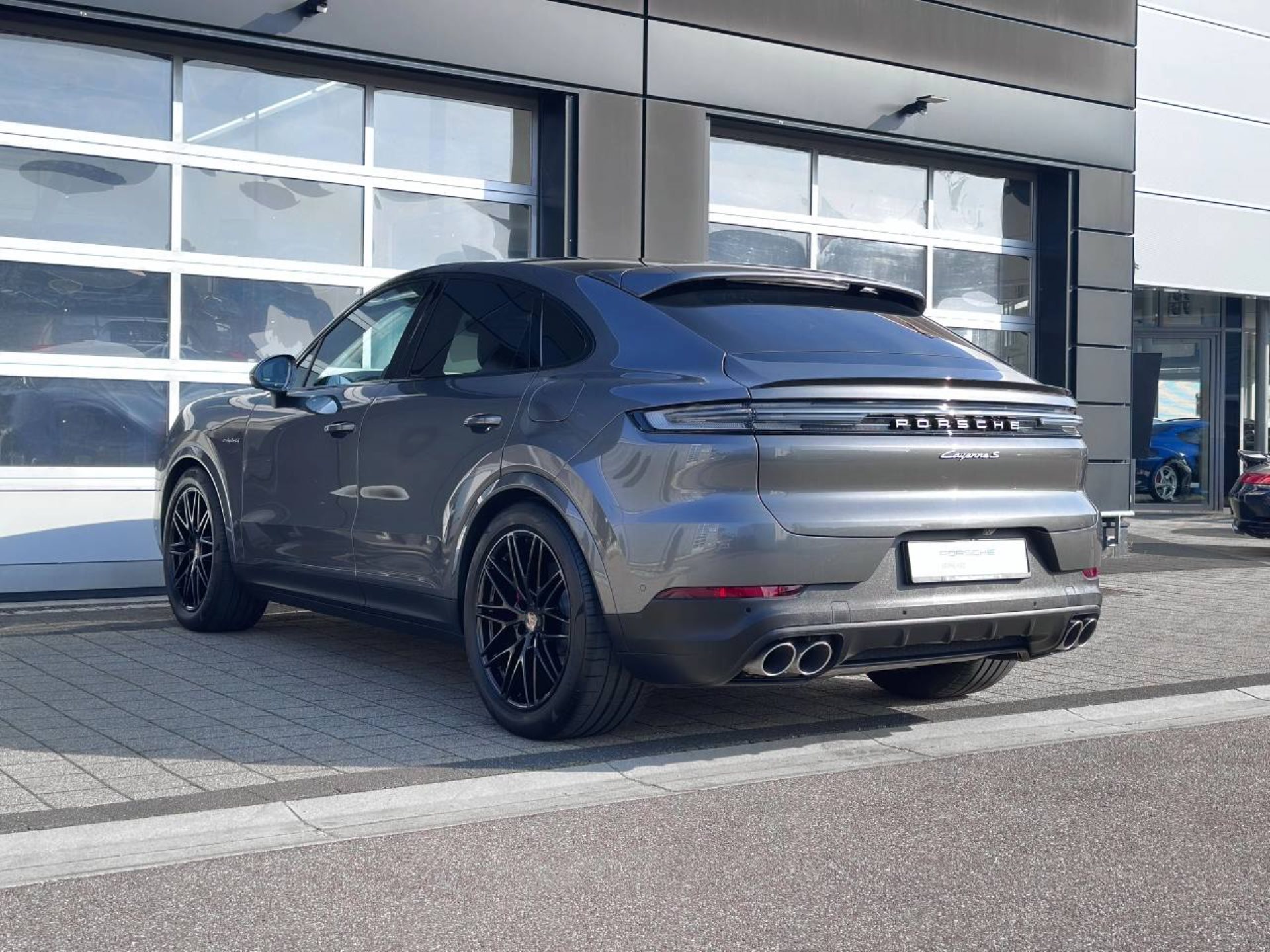 PORSCHE Cayenne S E-Hybrid Coupé-image-11