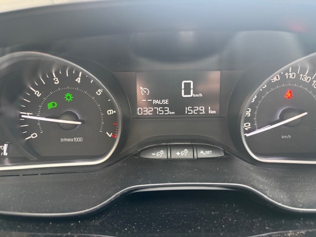 PEUGEOT 208 1.6 THP Allure-image-4