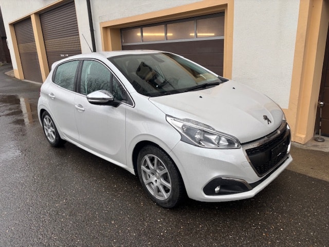 PEUGEOT 208 1.6 THP Allure