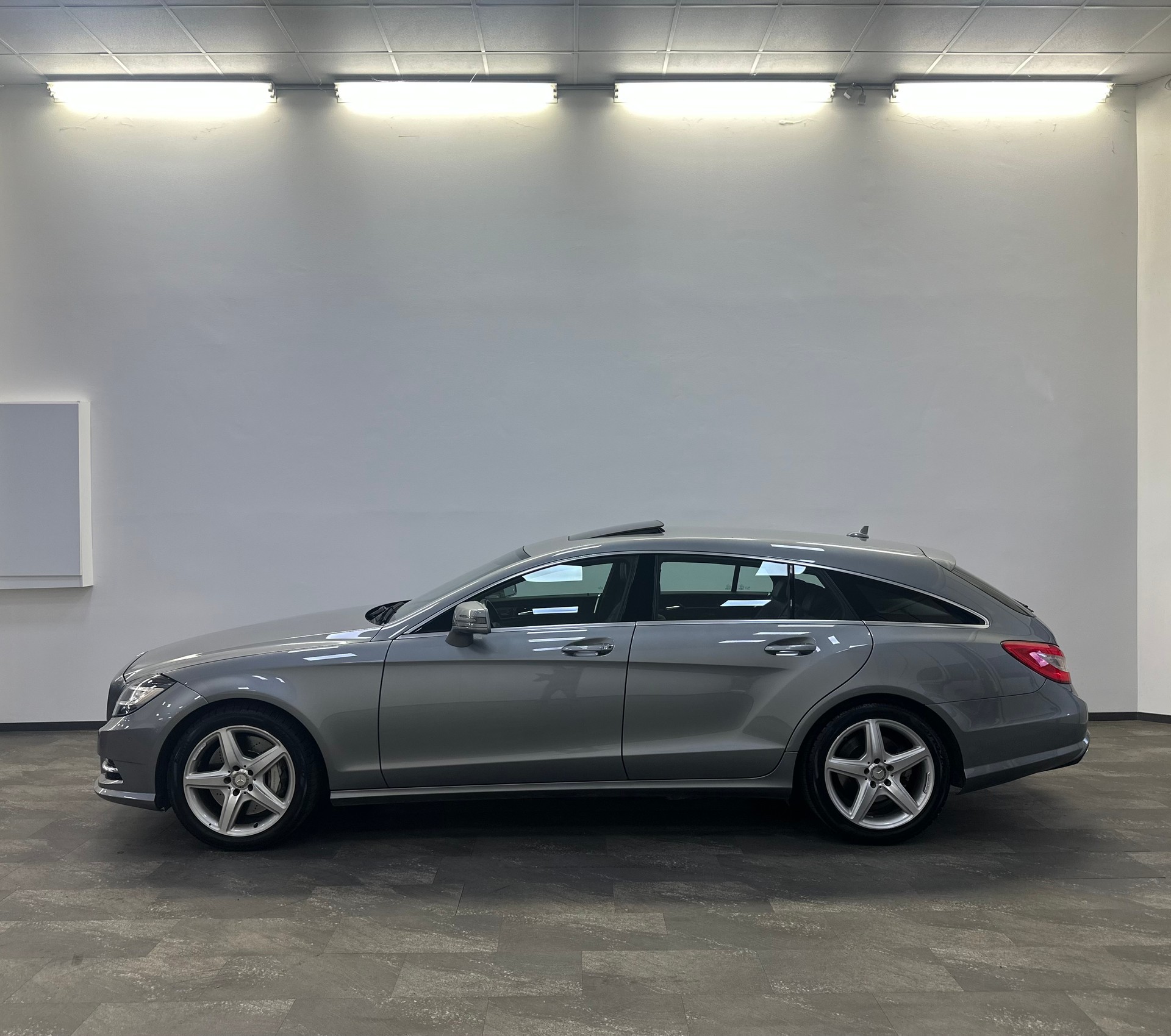 MERCEDES-BENZ CLS Shooting Brake 500 4Matic 7G-Tronic-image-2