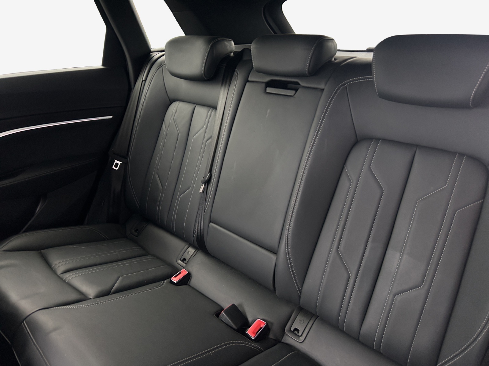 AUDI e-tron 55 S Line Black Edition quattro-image-12