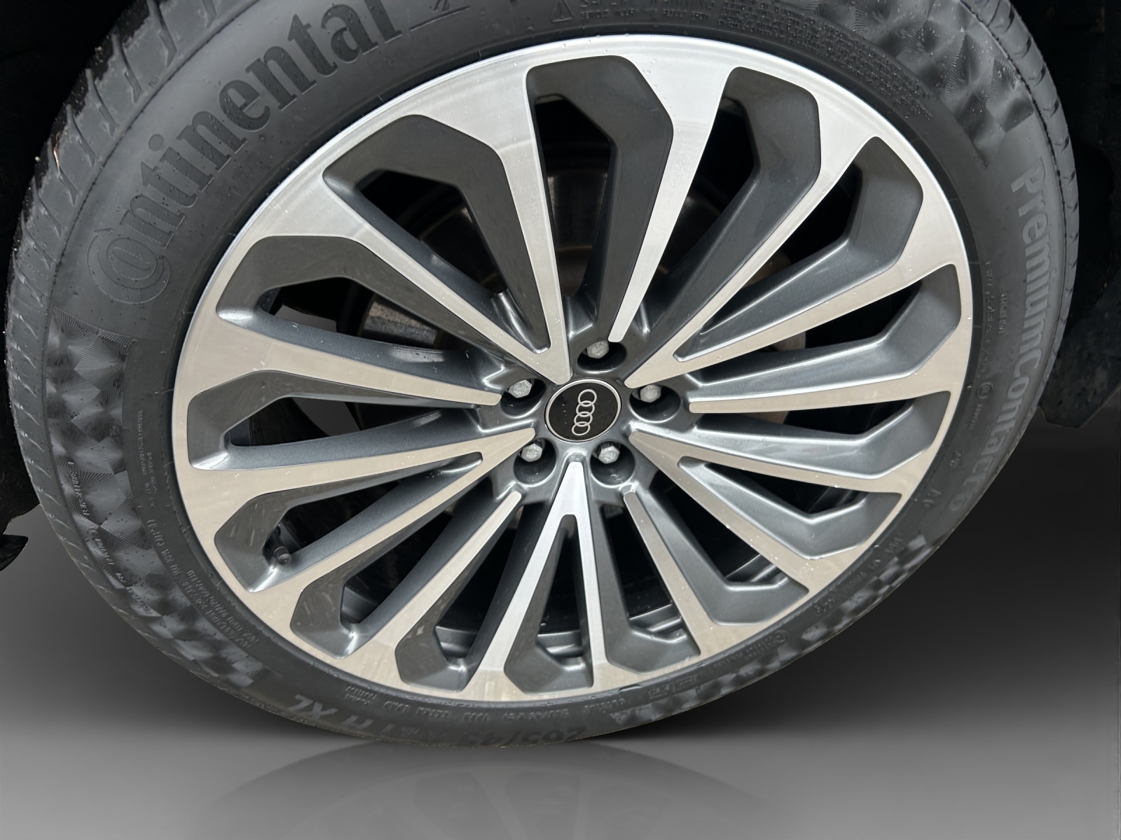 AUDI e-tron 55 S Line Black Edition quattro-image-14
