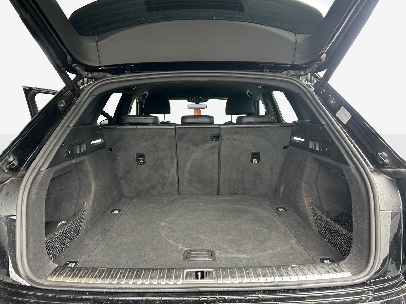 AUDI e-tron 55 S Line Black Edition quattro-image-13
