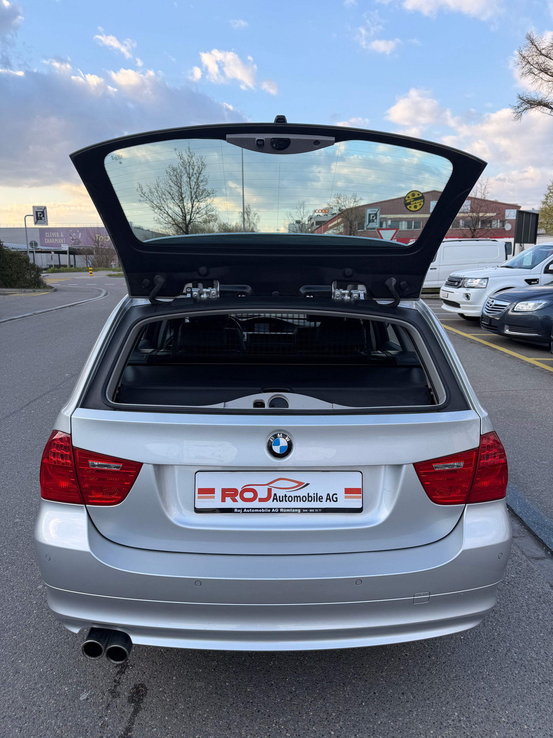 BMW 330i xDrive Touring Steptronic-image-10