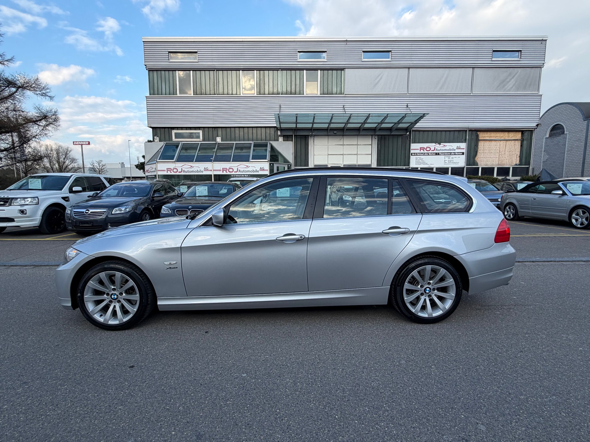 BMW 330i xDrive Touring Steptronic-image-0
