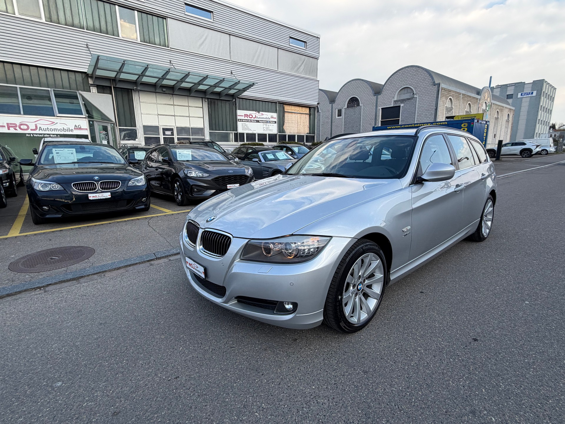 BMW 330i xDrive Touring Steptronic-image-1