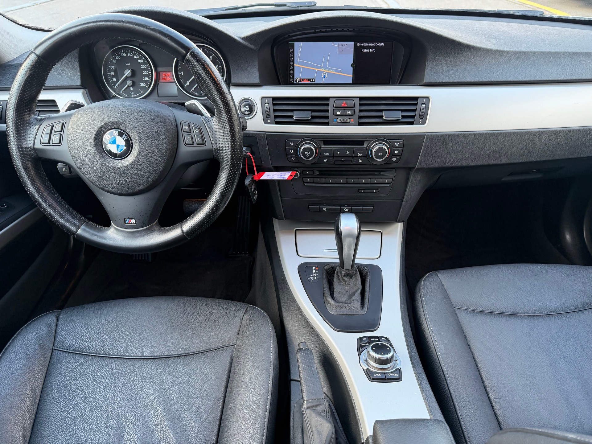BMW 330i xDrive Touring Steptronic-image-9