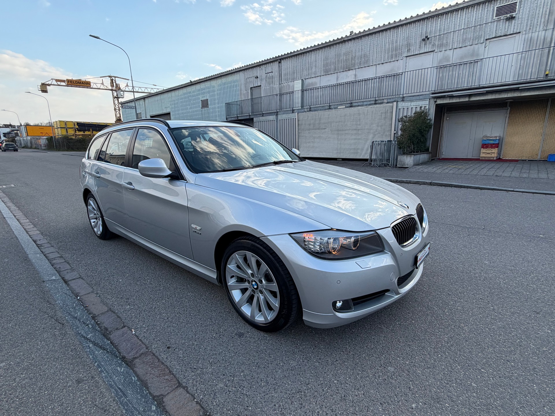 BMW 330i xDrive Touring Steptronic-image-3