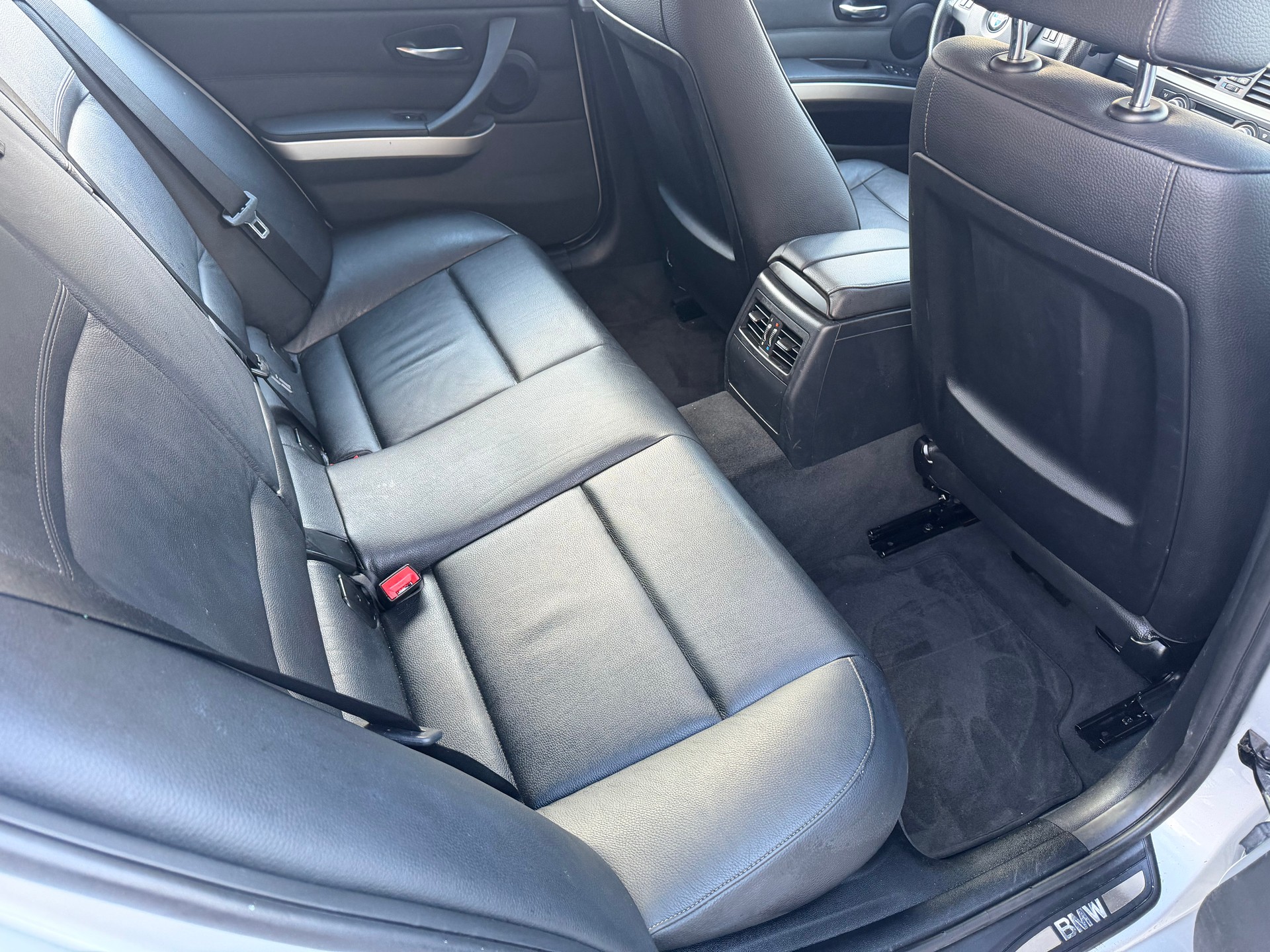 BMW 330i xDrive Touring Steptronic-image-12