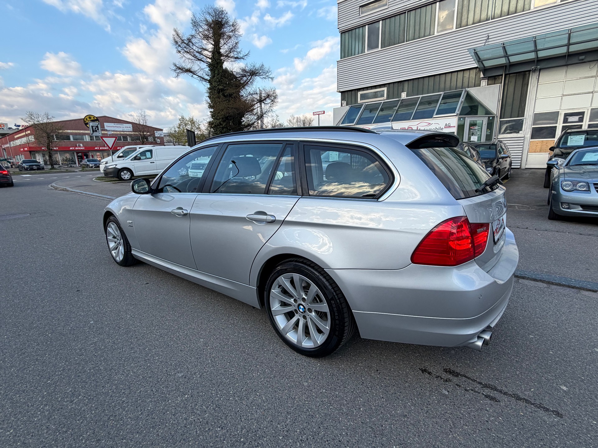 BMW 330i xDrive Touring Steptronic-image-6