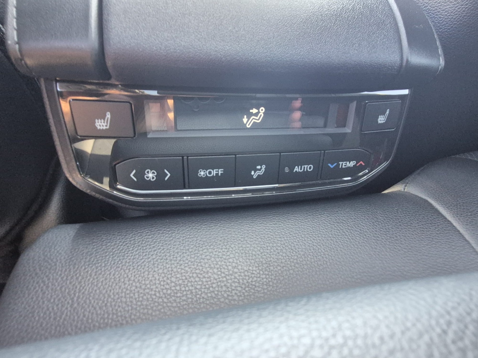 TOYOTA Highlander 2.5 HSD Premium e-CVT-image-14