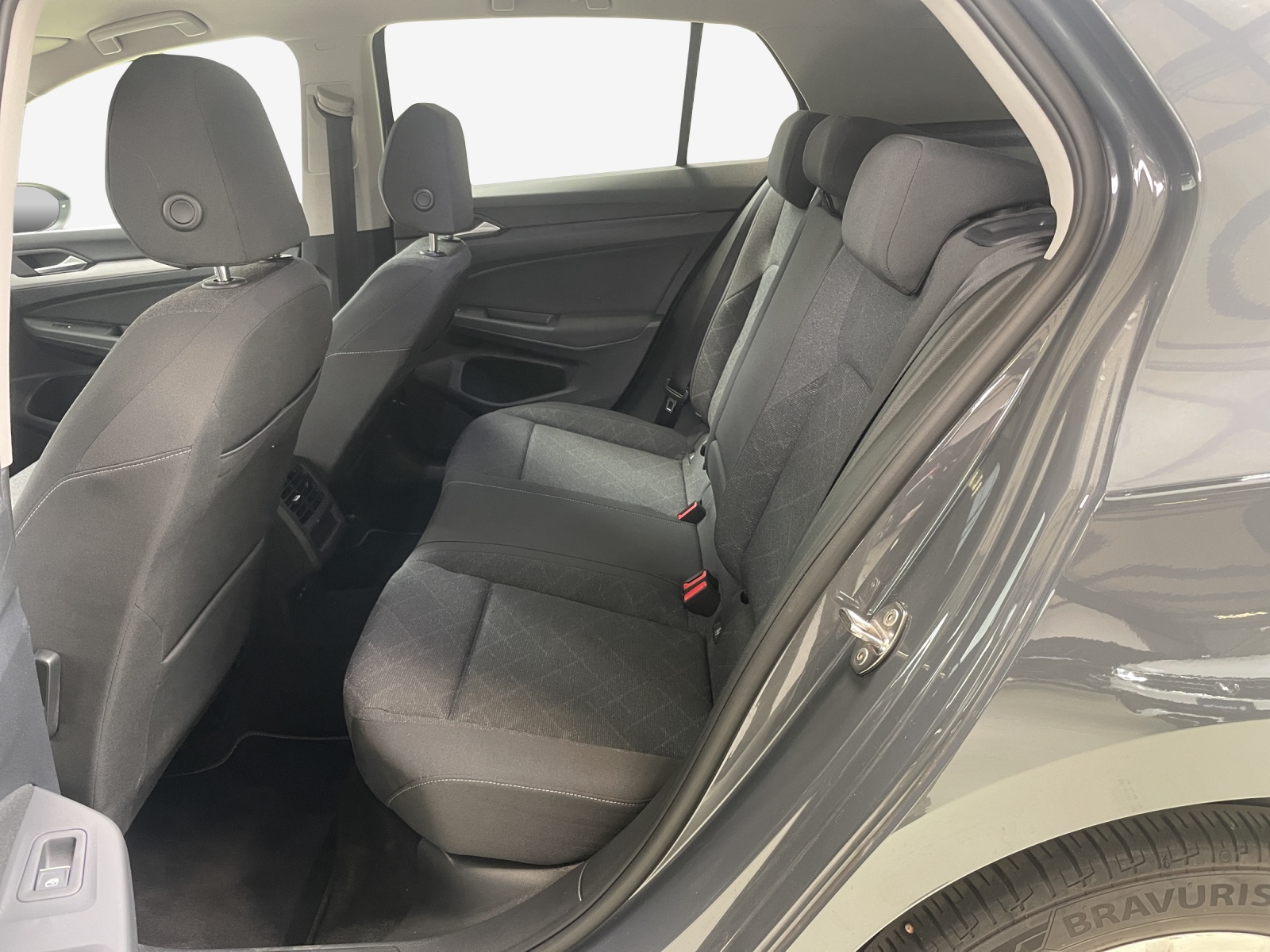 VW Golf 1.0 TSI Life-image-11
