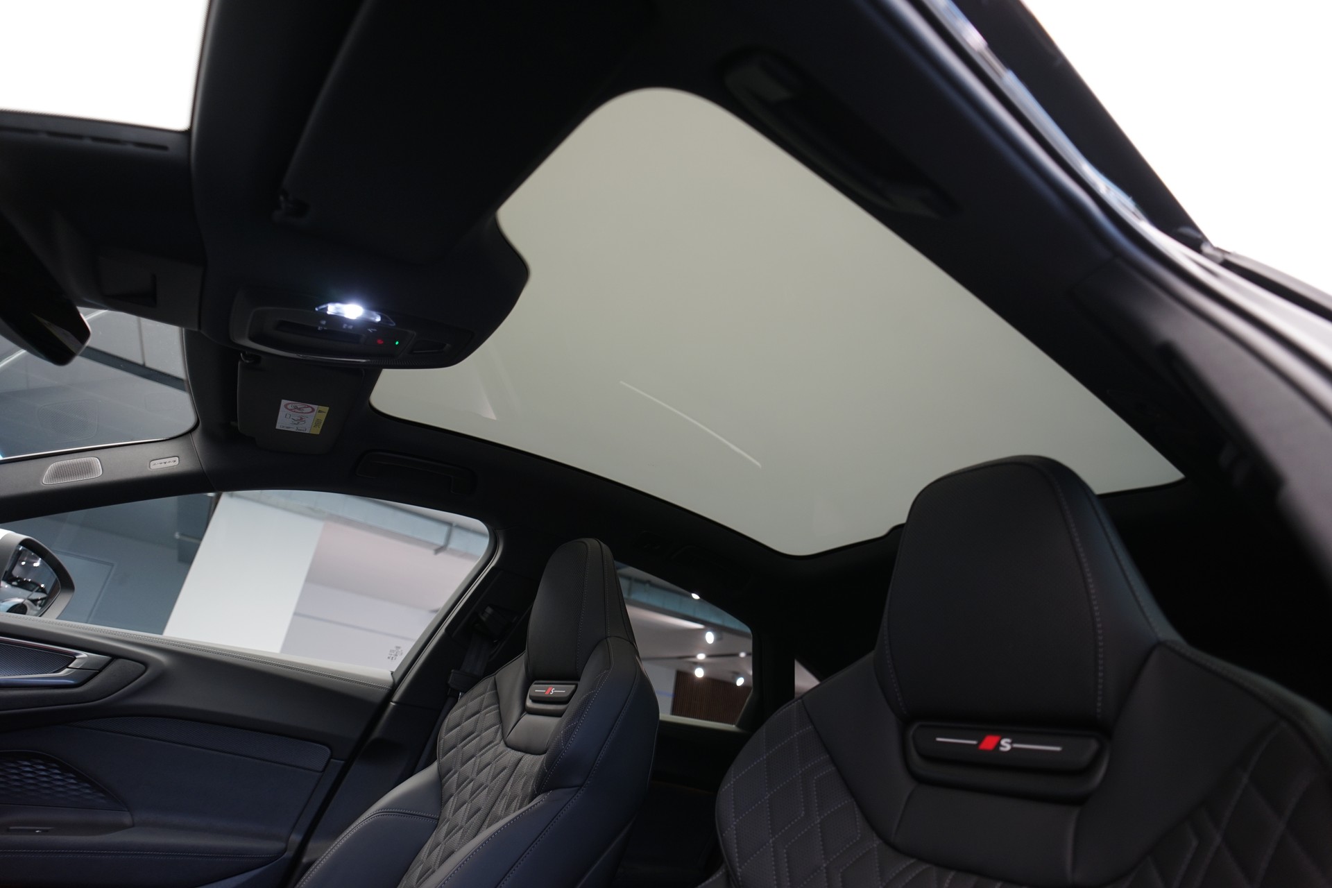 AUDI S5 Limousine TFSI quattro S tronic *Panorama* *Sportsitze* *OLED*-image-16