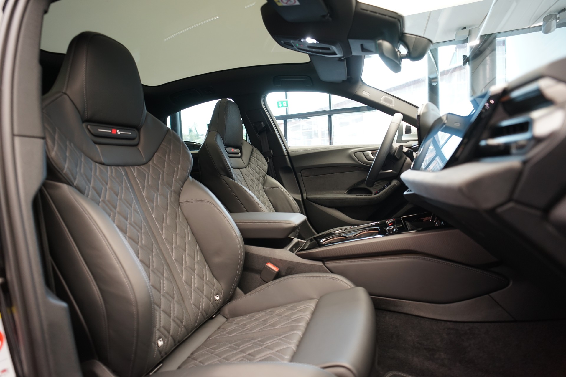 AUDI S5 Limousine TFSI quattro S tronic *Panorama* *Sportsitze* *OLED*-image-19