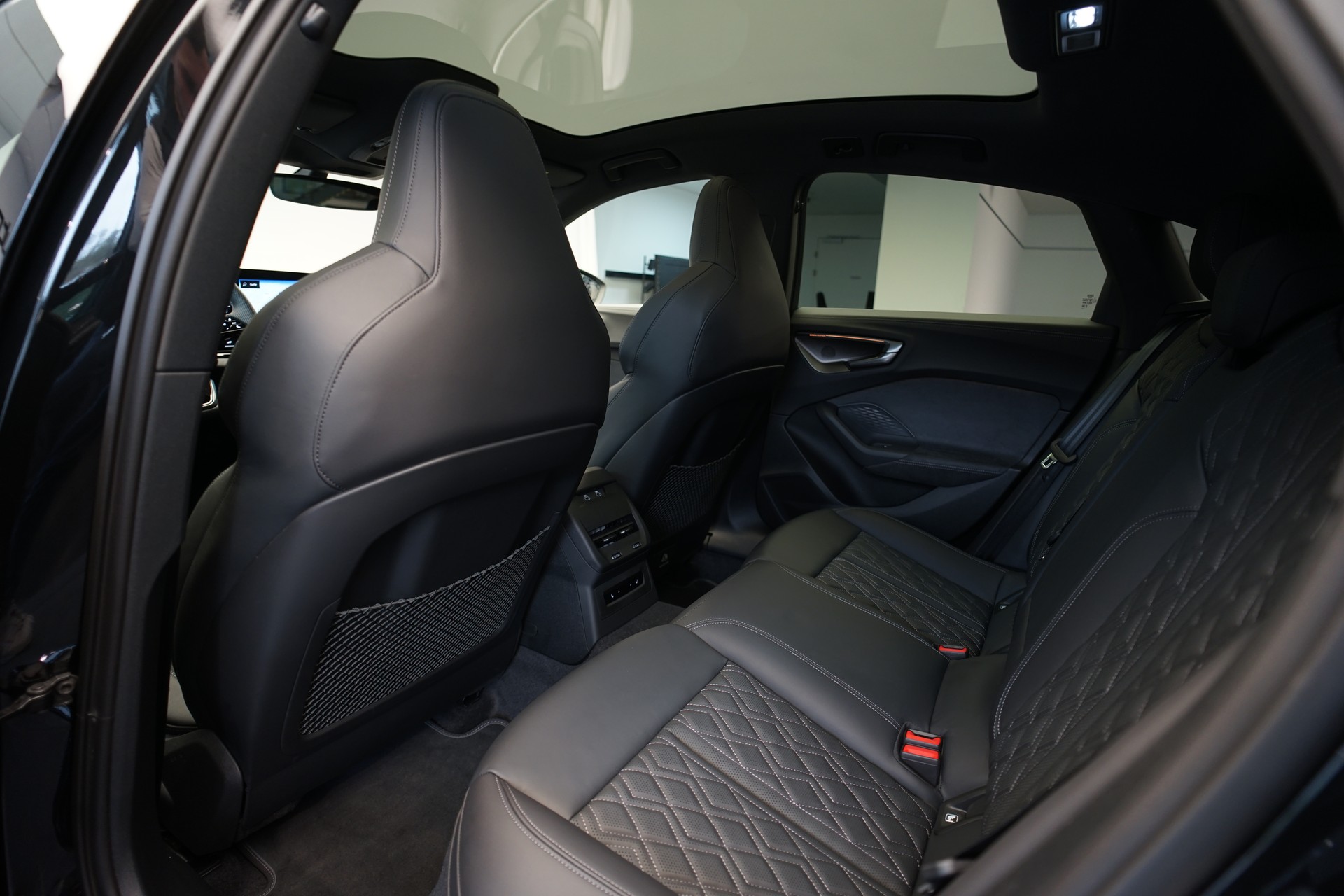 AUDI S5 Limousine TFSI quattro S tronic *Panorama* *Sportsitze* *OLED*-image-17