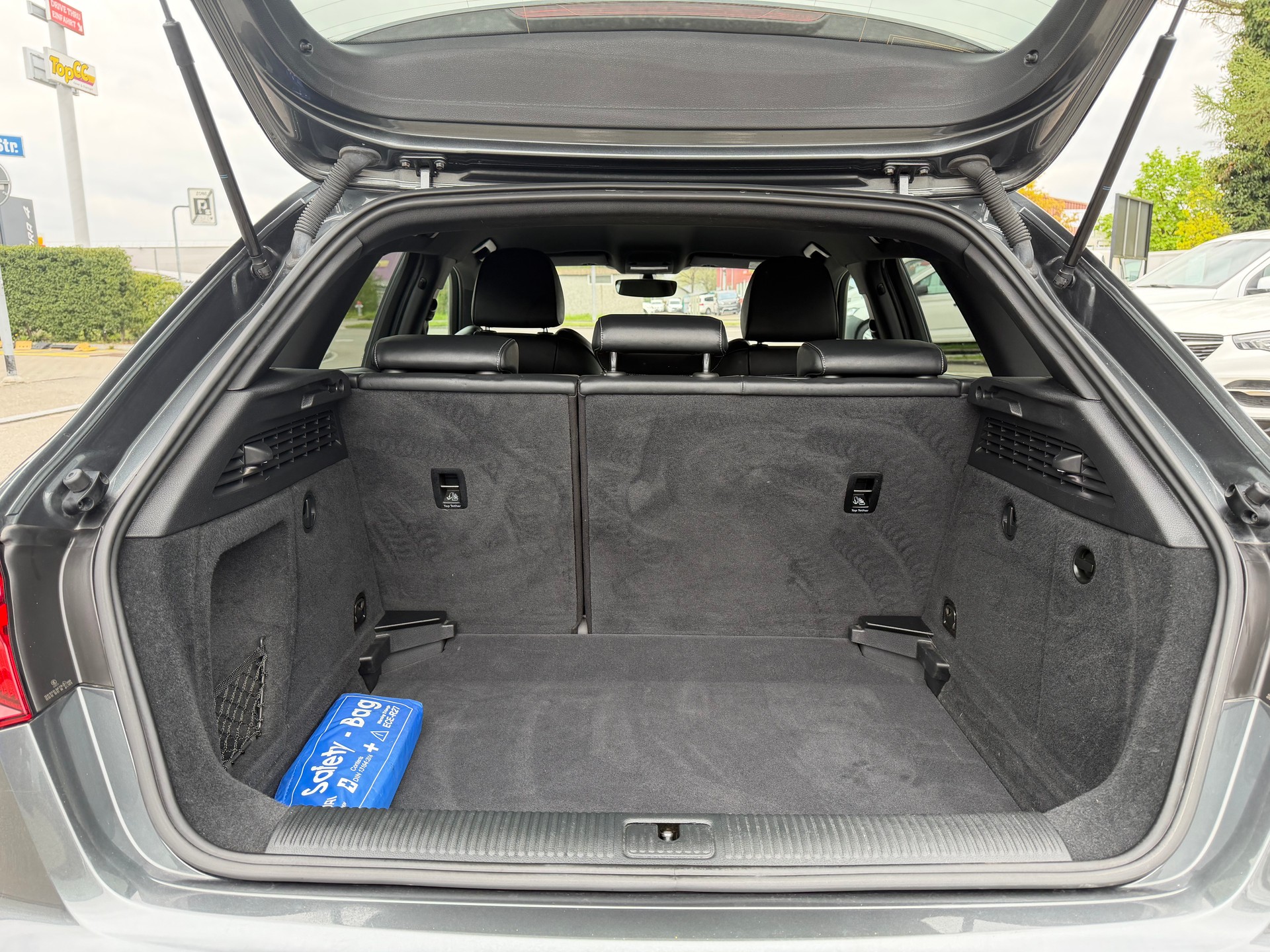 AUDI A3 Sportback 2.0 TDI Sport-image-12