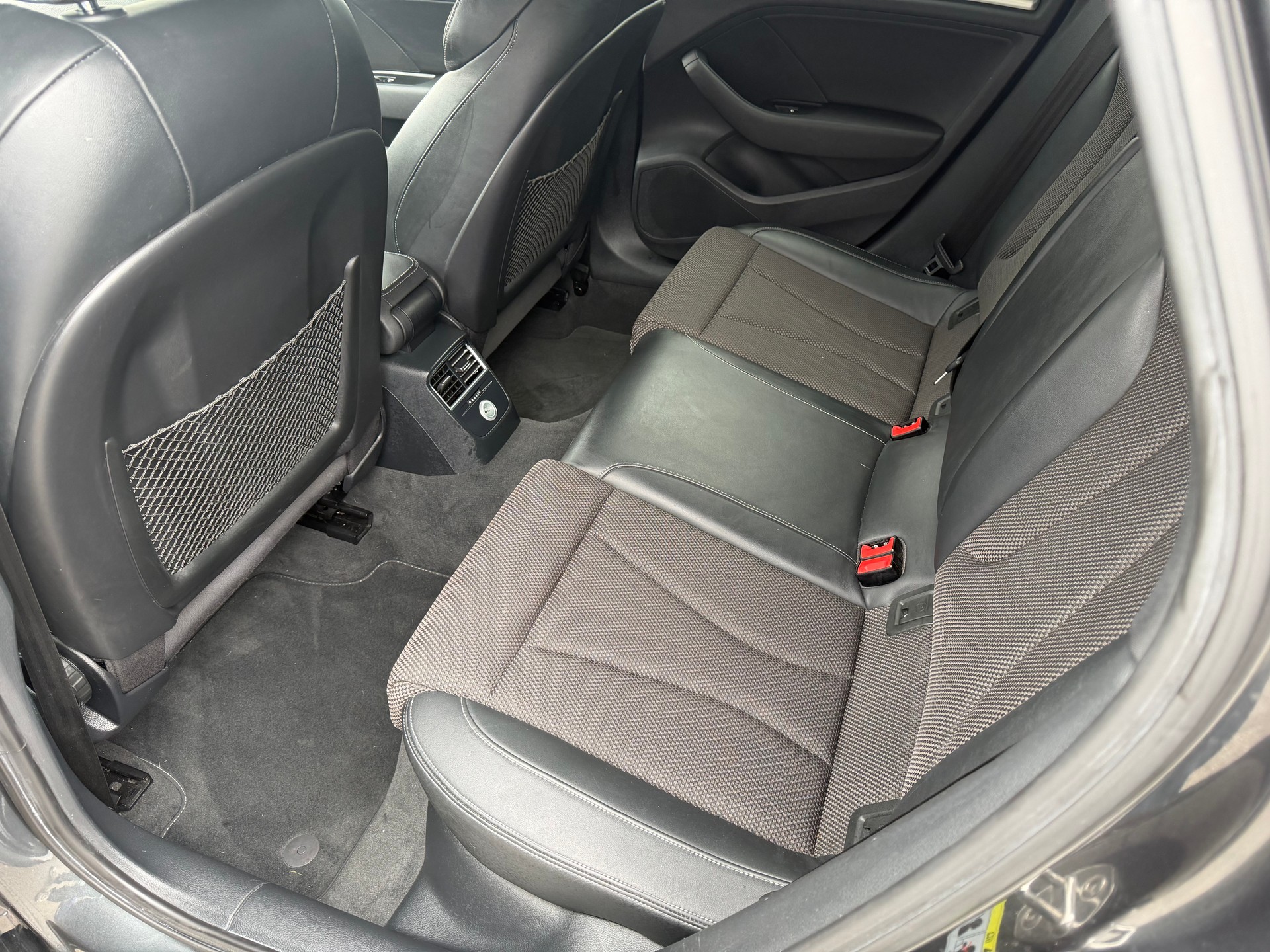 AUDI A3 Sportback 2.0 TDI Sport-image-10