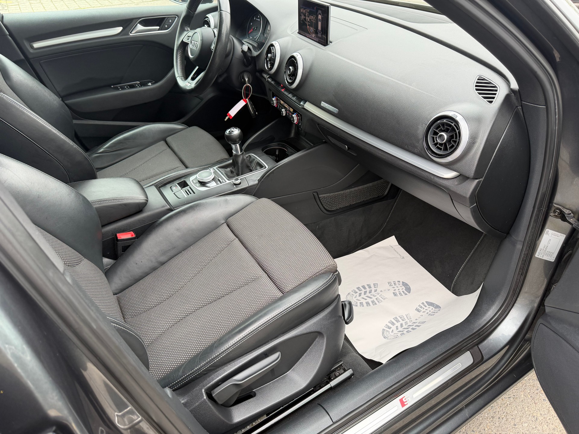 AUDI A3 Sportback 2.0 TDI Sport-image-14
