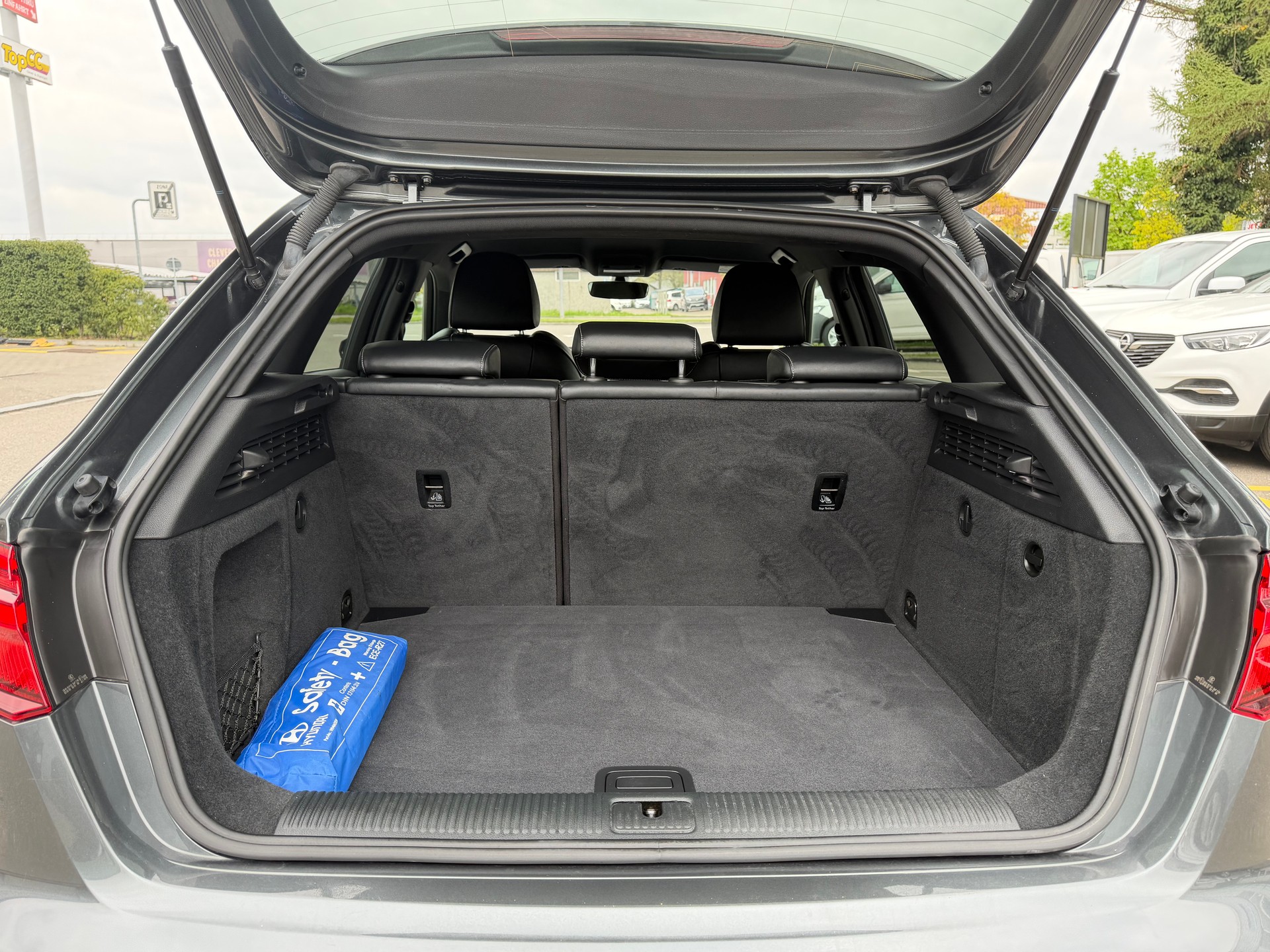 AUDI A3 Sportback 2.0 TDI Sport-image-11