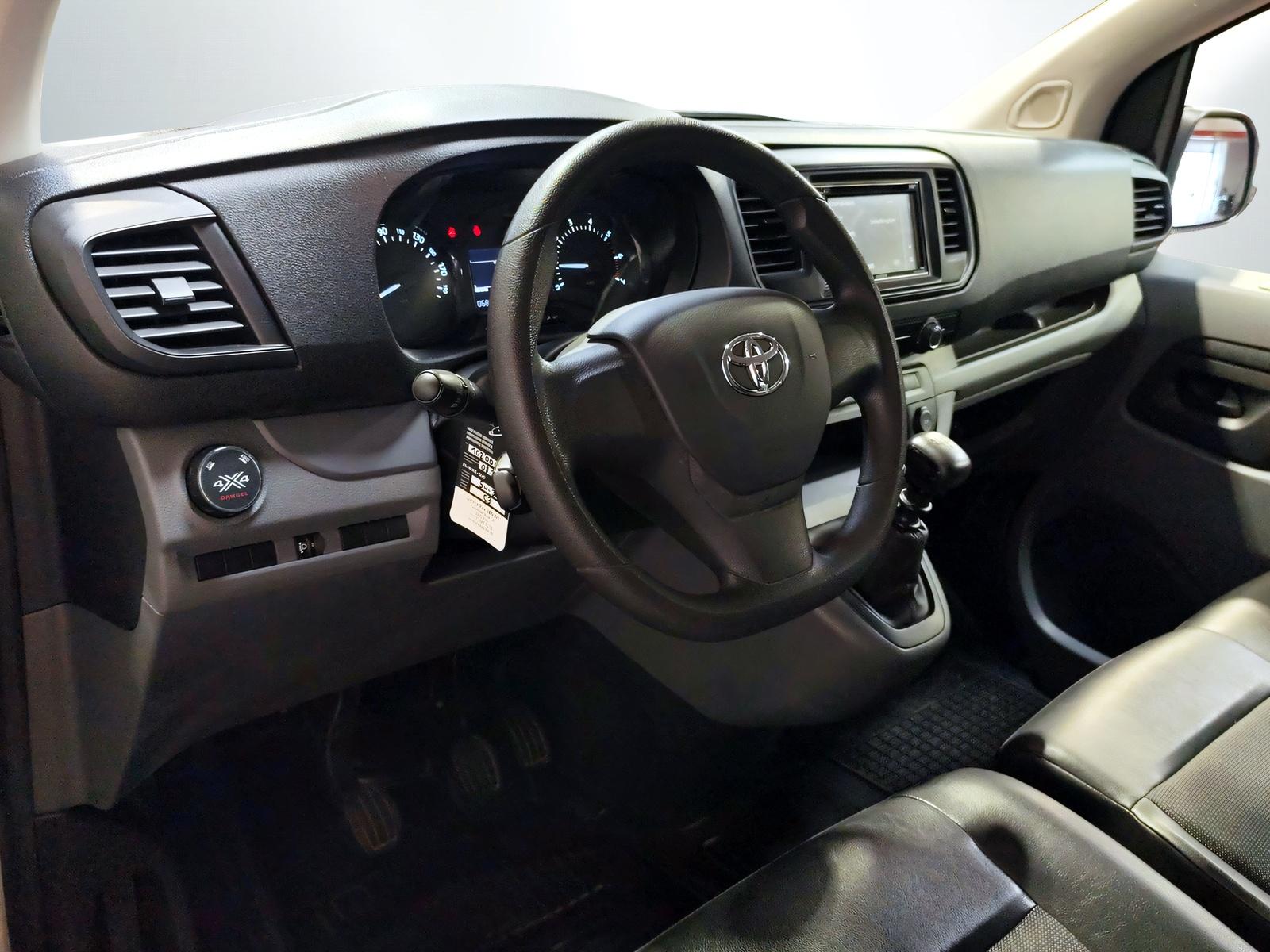 TOYOTA PROACE Van L2 2.0 D Terra 4x4-image-8