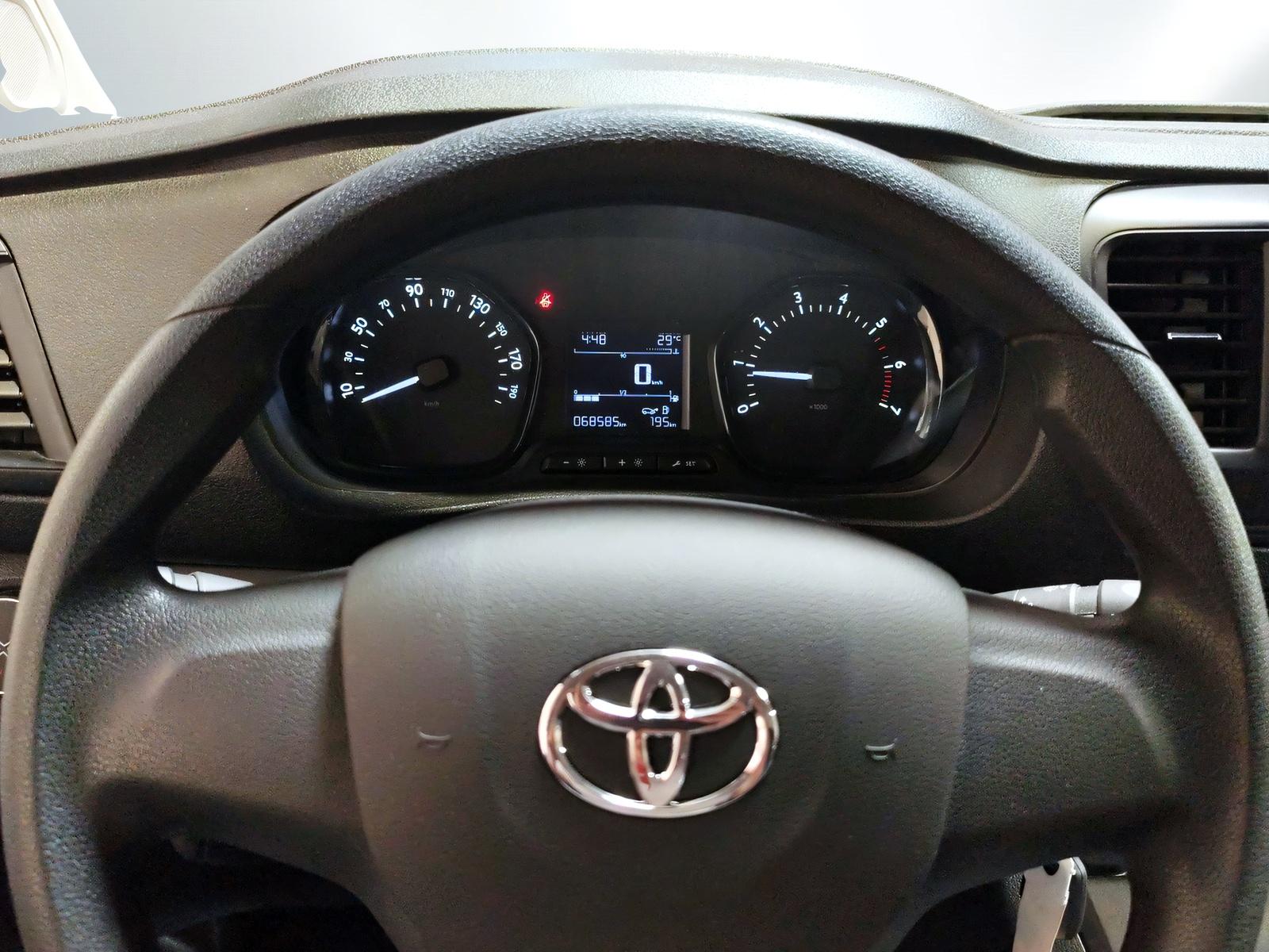 TOYOTA PROACE Van L2 2.0 D Terra 4x4-image-11