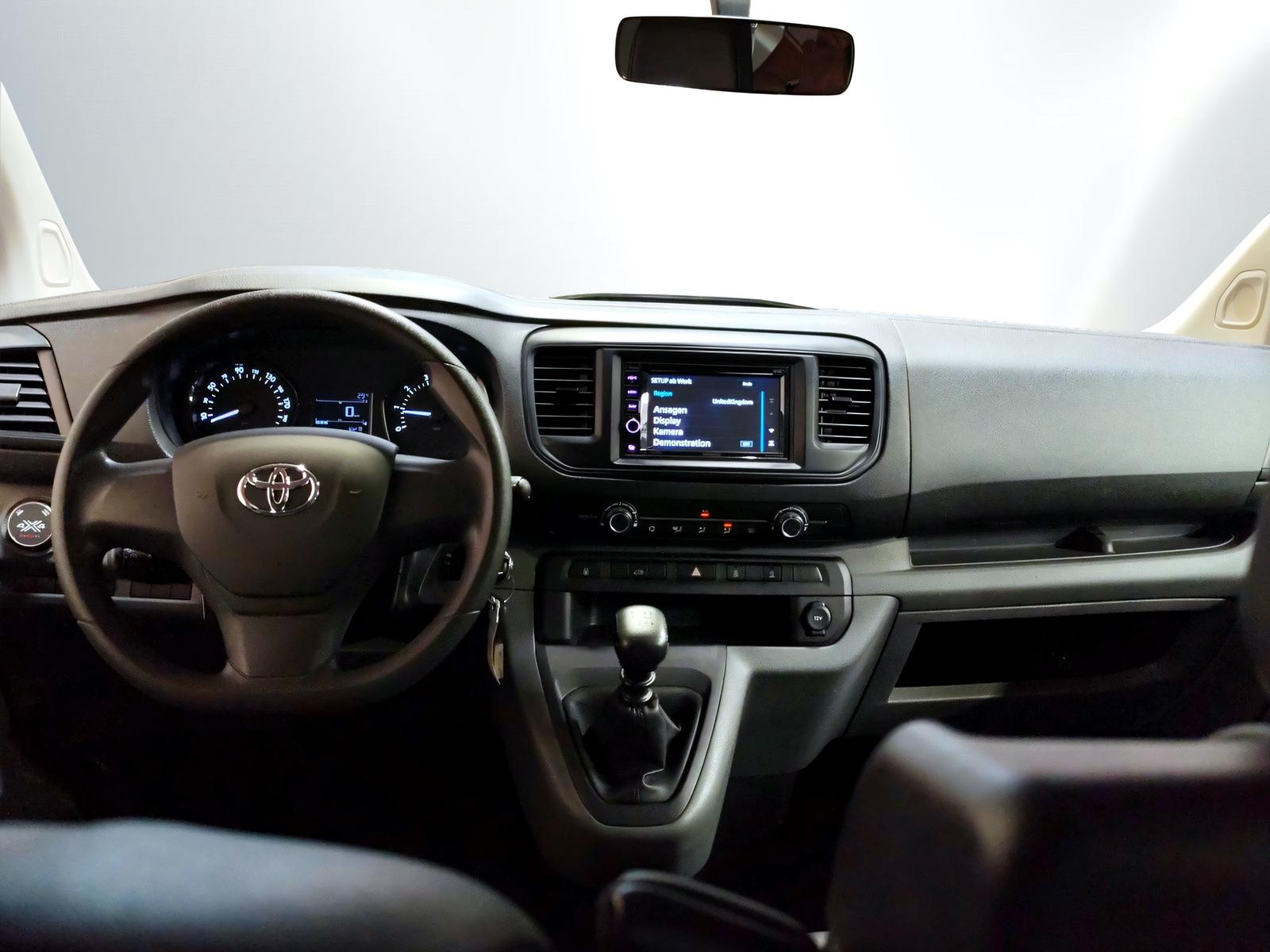 TOYOTA PROACE Van L2 2.0 D Terra 4x4-image-9