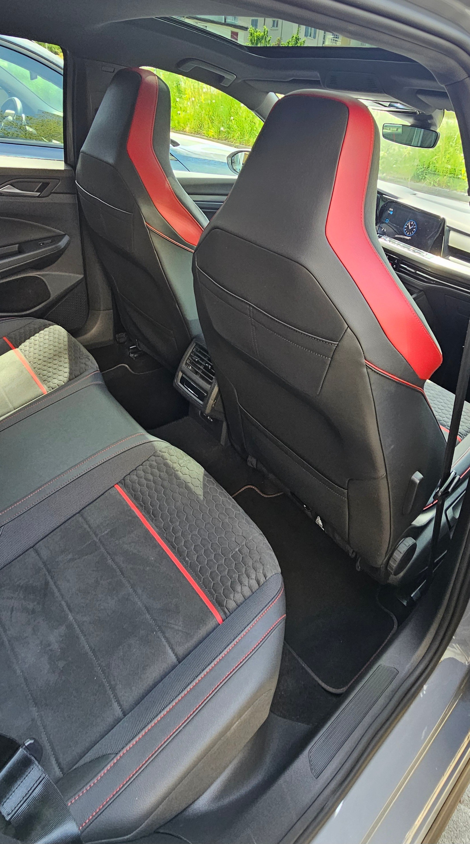 VW Golf 2.0 TSI GTI Clubsport DSG-image-10
