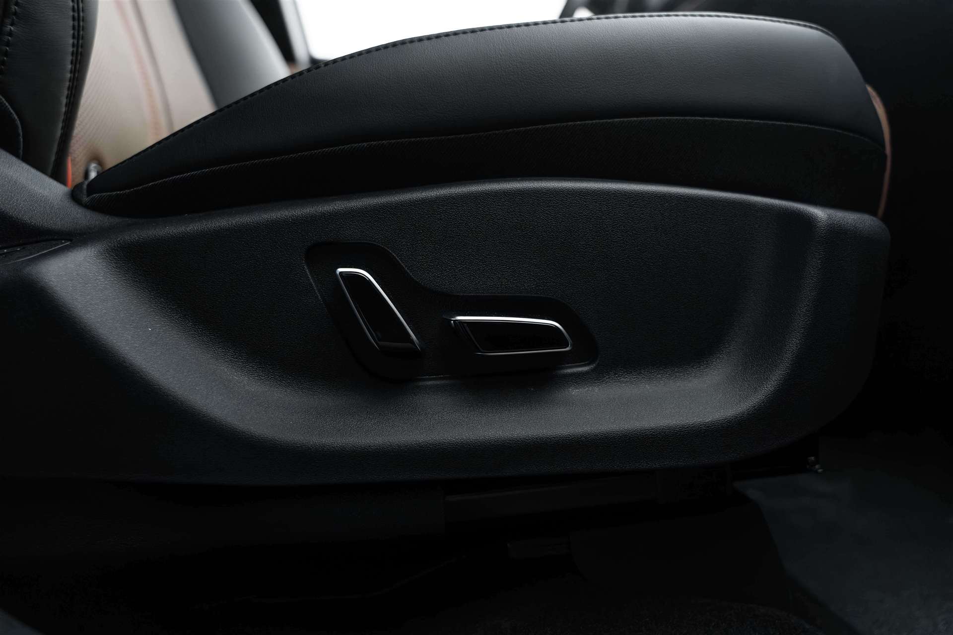 BYD Seal U DM-i PHEV Design AWD 324PS Automat-image-13