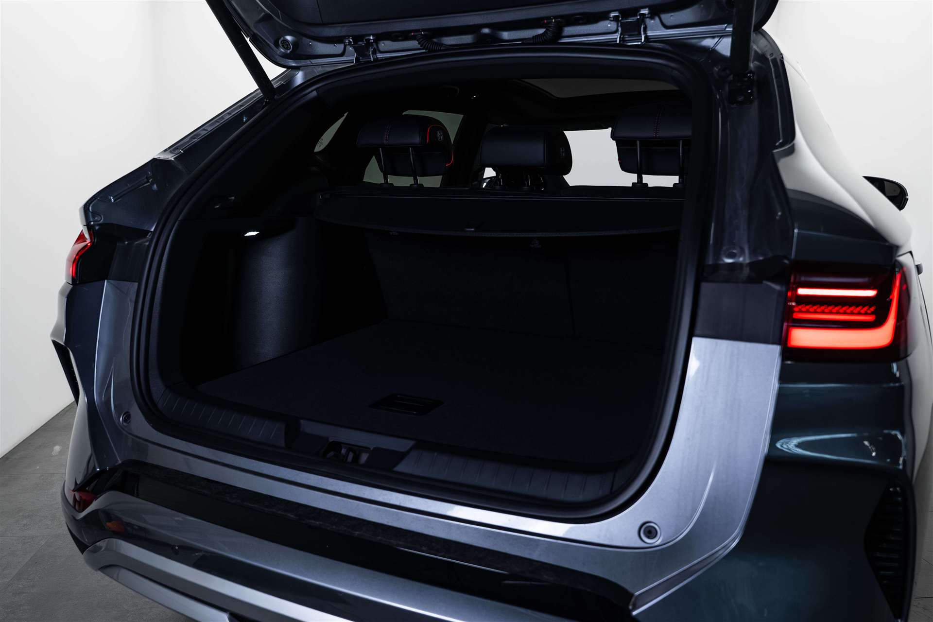 BYD Seal U DM-i PHEV Design AWD 324PS Automat-image-4