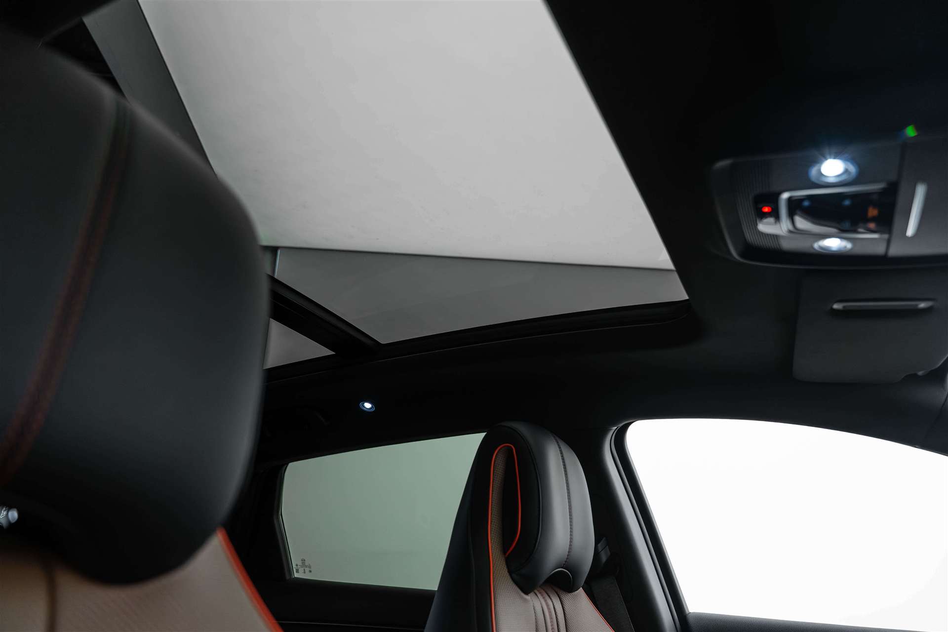 BYD Seal U DM-i PHEV Design AWD 324PS Automat-image-12