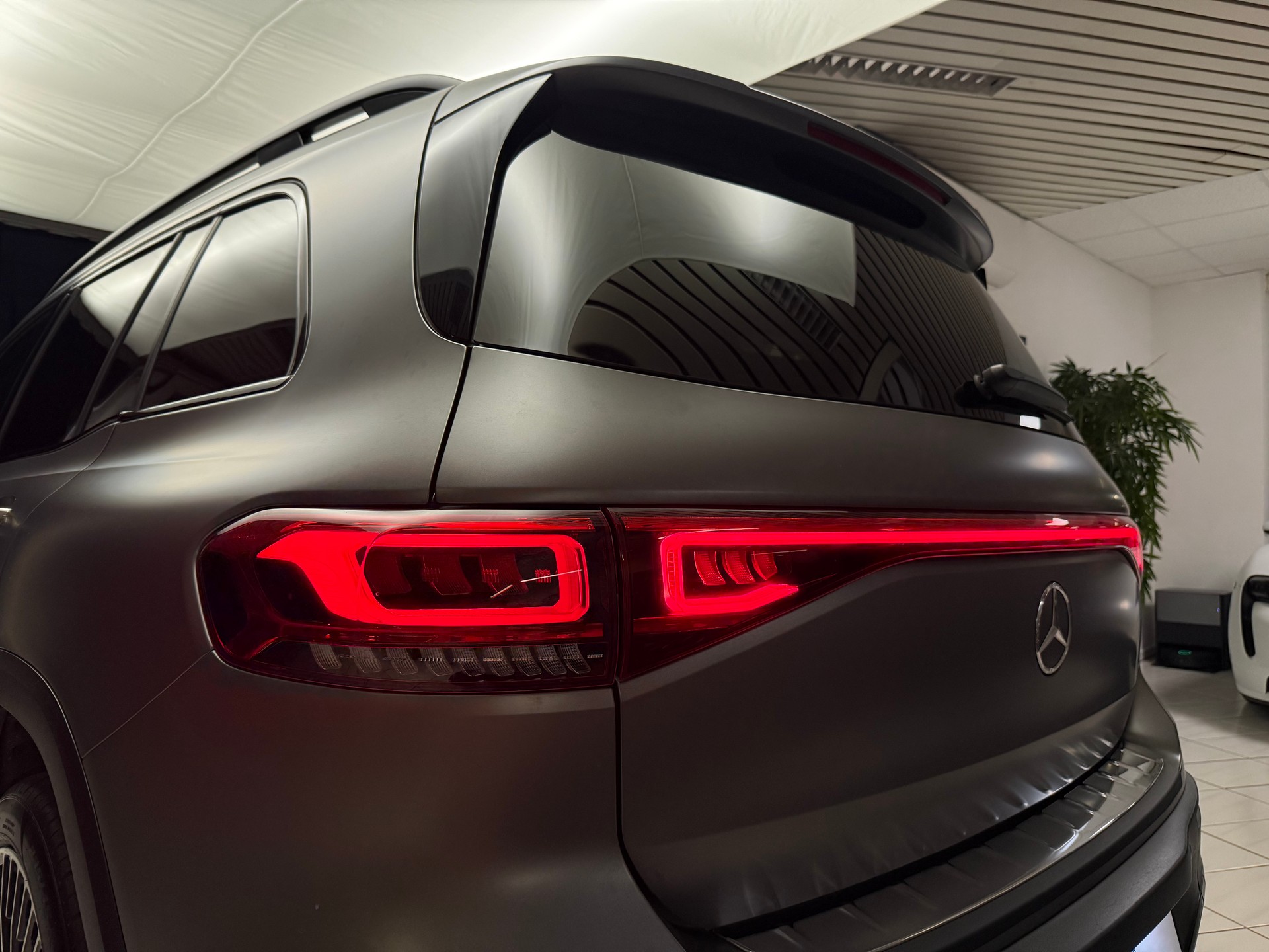 MERCEDES-BENZ EQB 350 AMG Line 4Matic | CH-Fahrzeug | SOH 96.5%-image-32