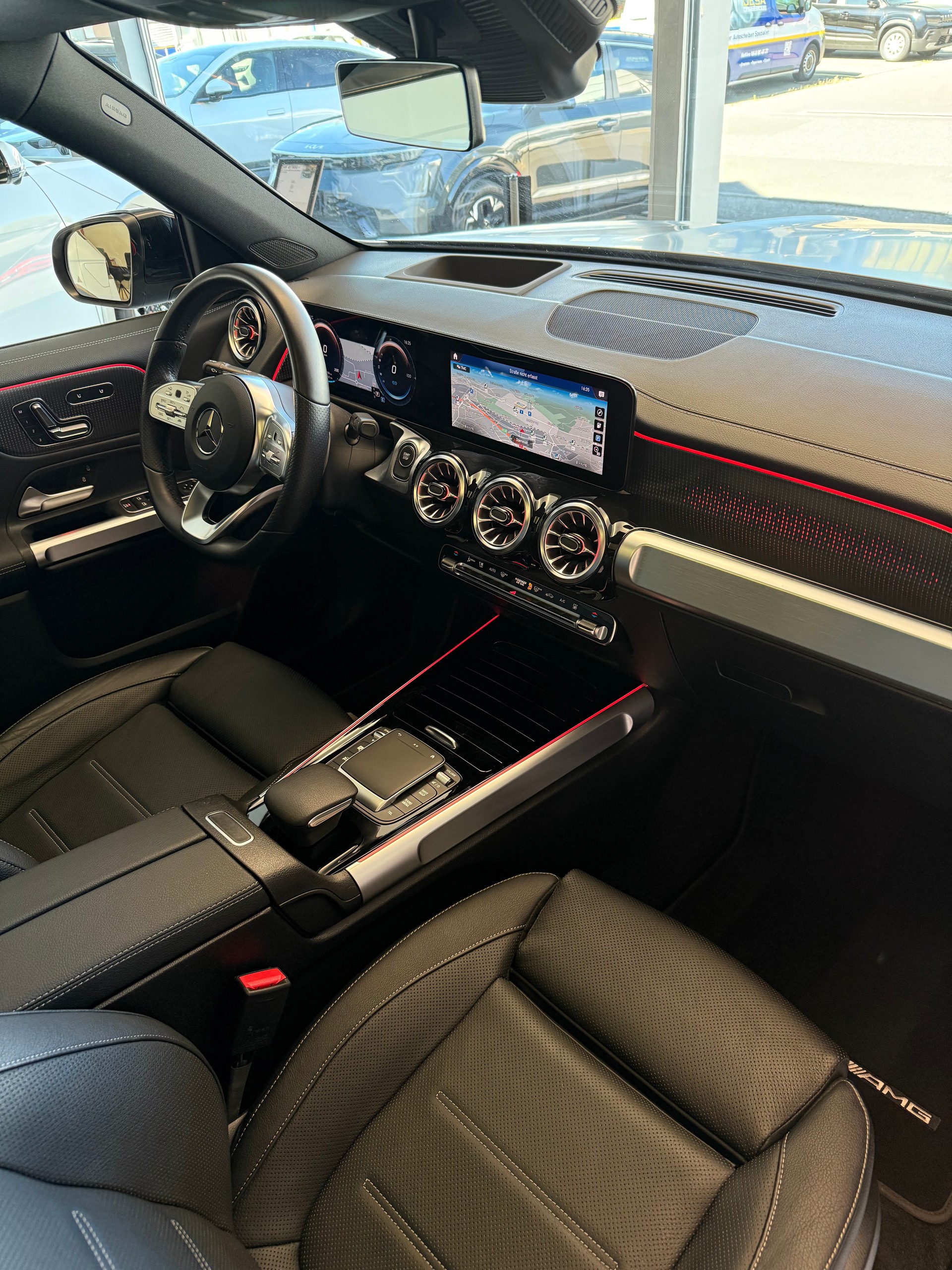 MERCEDES-BENZ EQB 350 AMG Line 4Matic | CH-Fahrzeug | SOH 96.5%-image-17