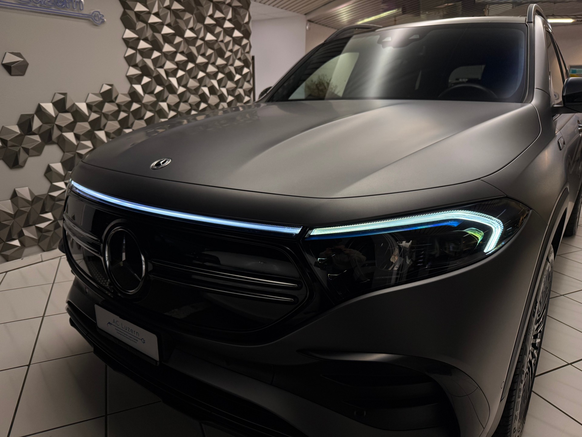 MERCEDES-BENZ EQB 350 AMG Line 4Matic | CH-Fahrzeug | SOH 96.5%-image-31