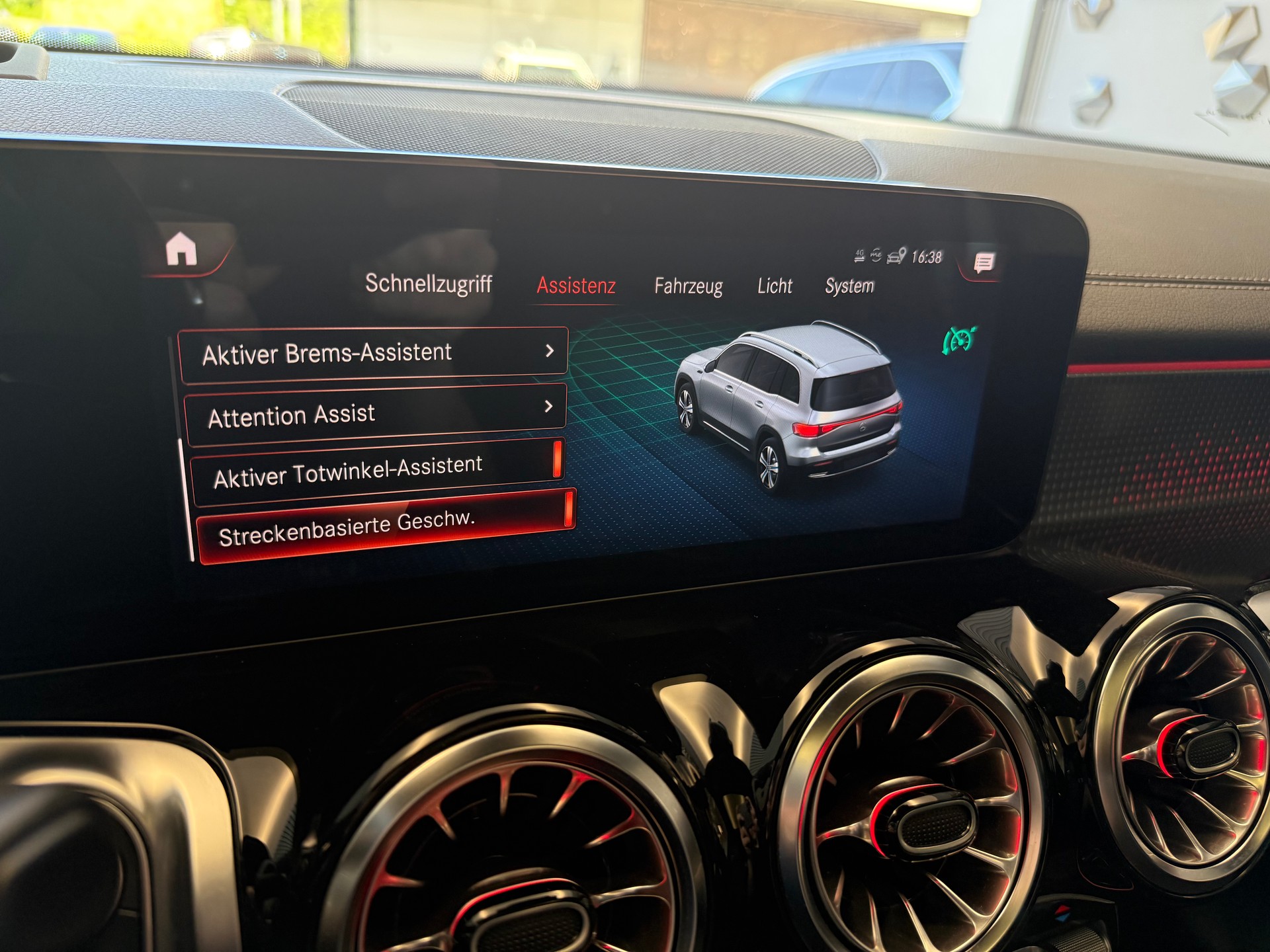 MERCEDES-BENZ EQB 350 AMG Line 4Matic | CH-Fahrzeug | SOH 96.5%-image-24