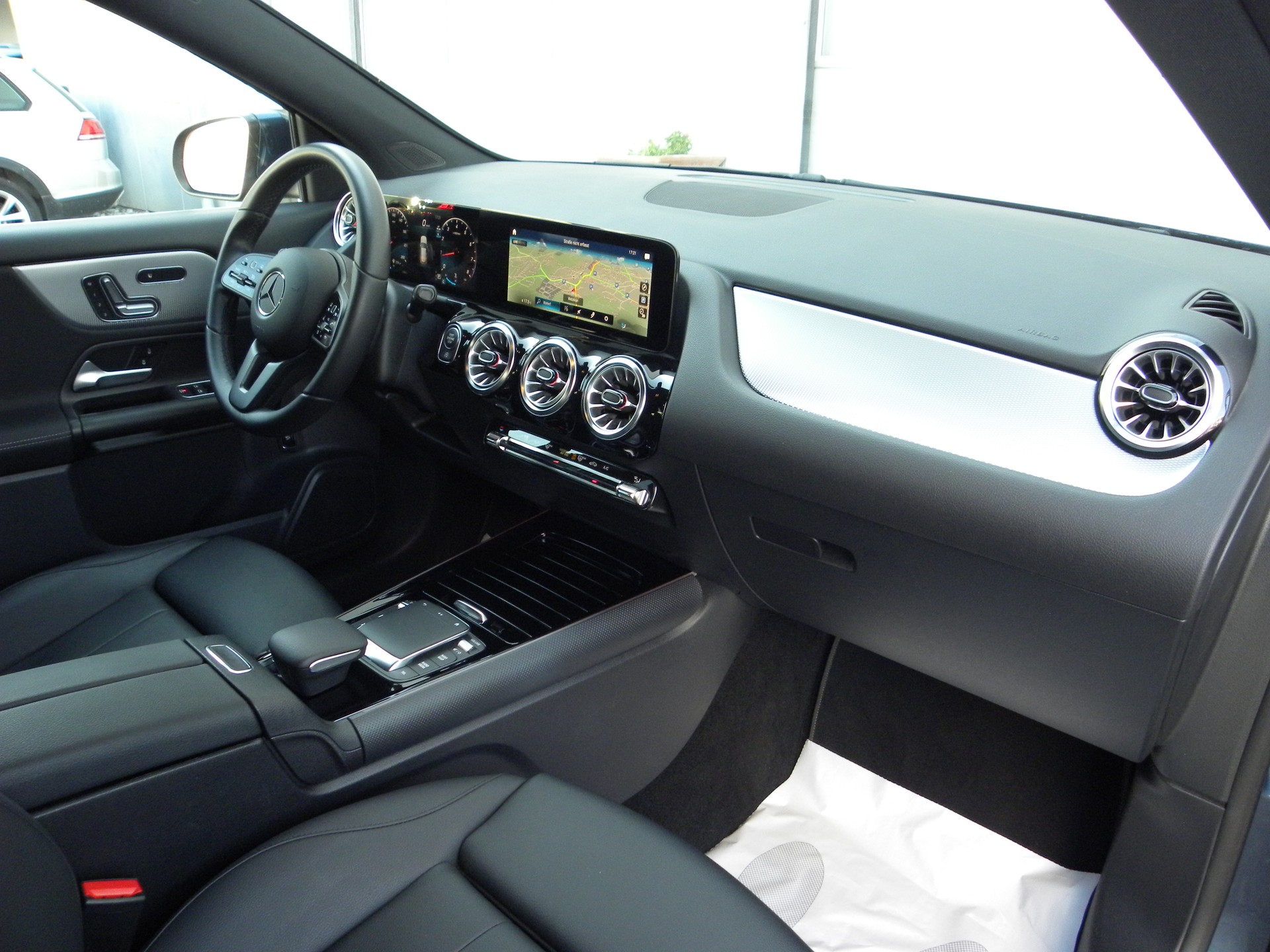 MERCEDES-BENZ GLA 200 4Matic Style 8G-DCT-image-6