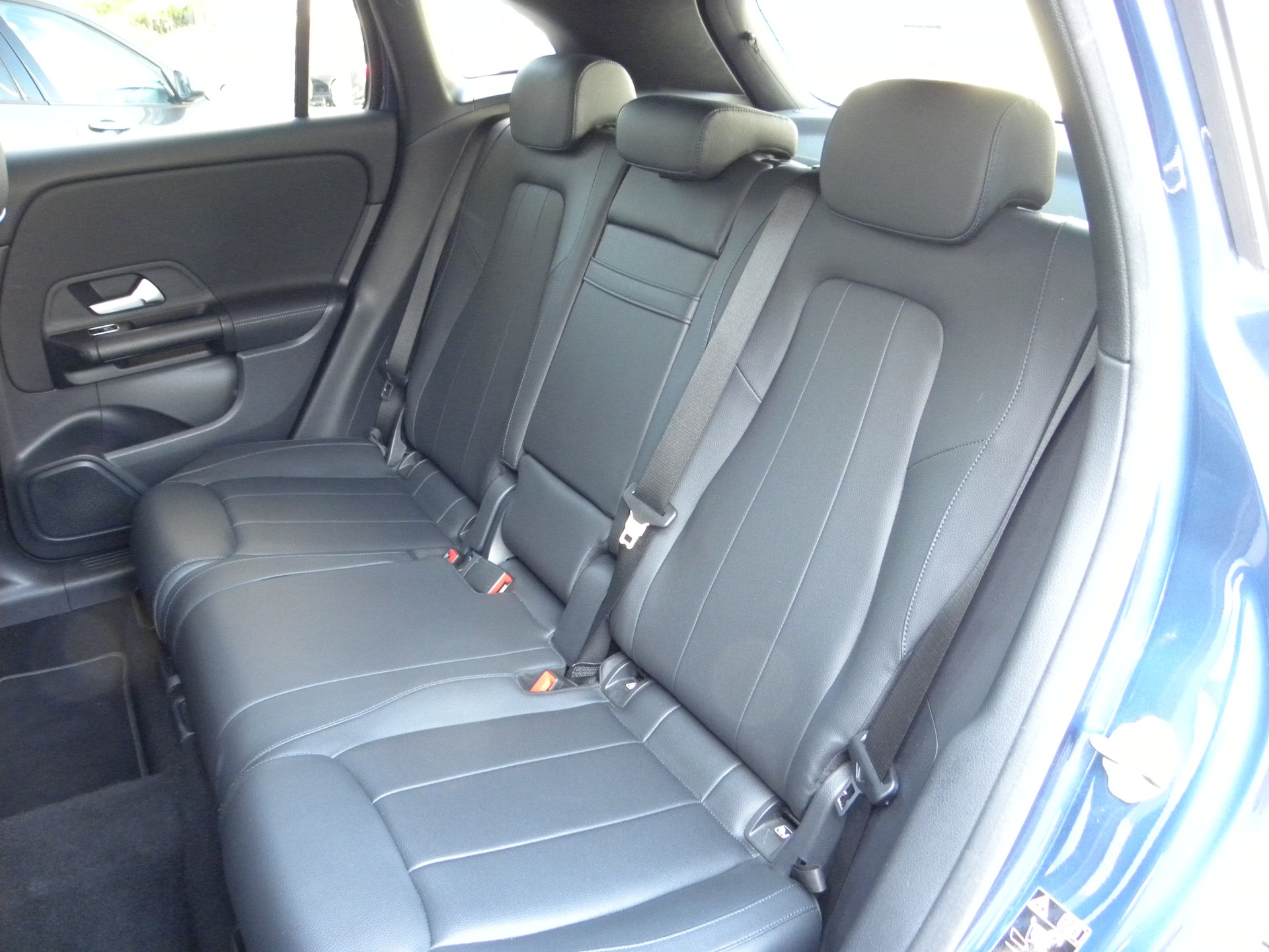 MERCEDES-BENZ GLA 200 4Matic Style 8G-DCT-image-8
