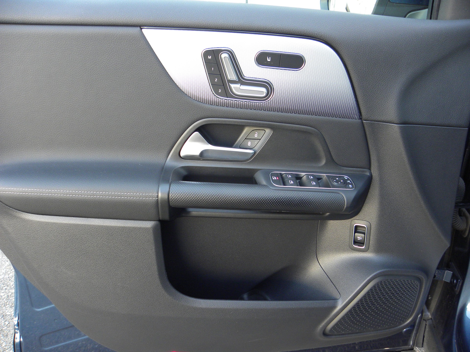MERCEDES-BENZ GLA 200 4Matic Style 8G-DCT-image-9