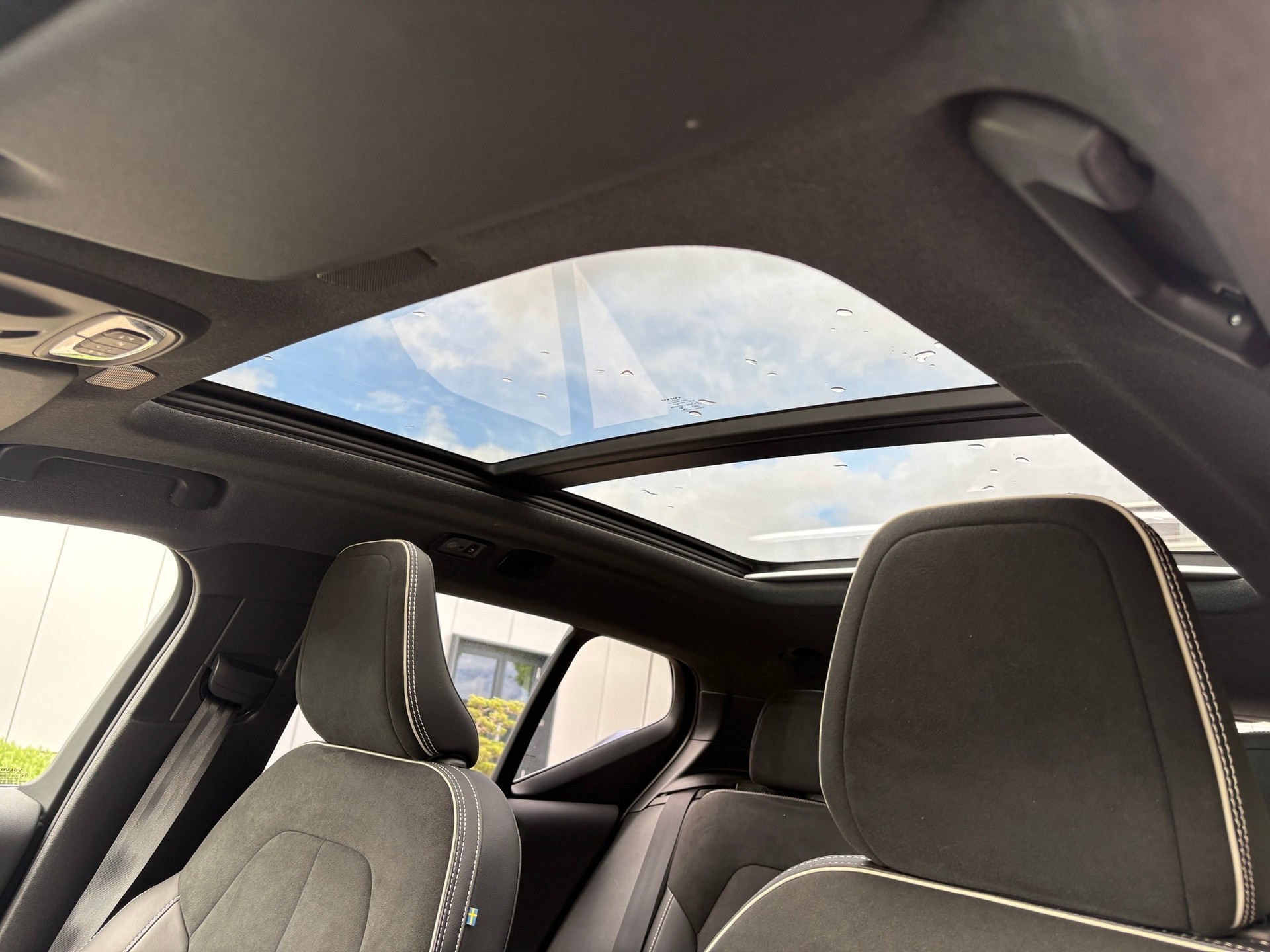 VOLVO XC40 B4 Benzin Mild Hybrid AWD R-Design Geartronic-image-12