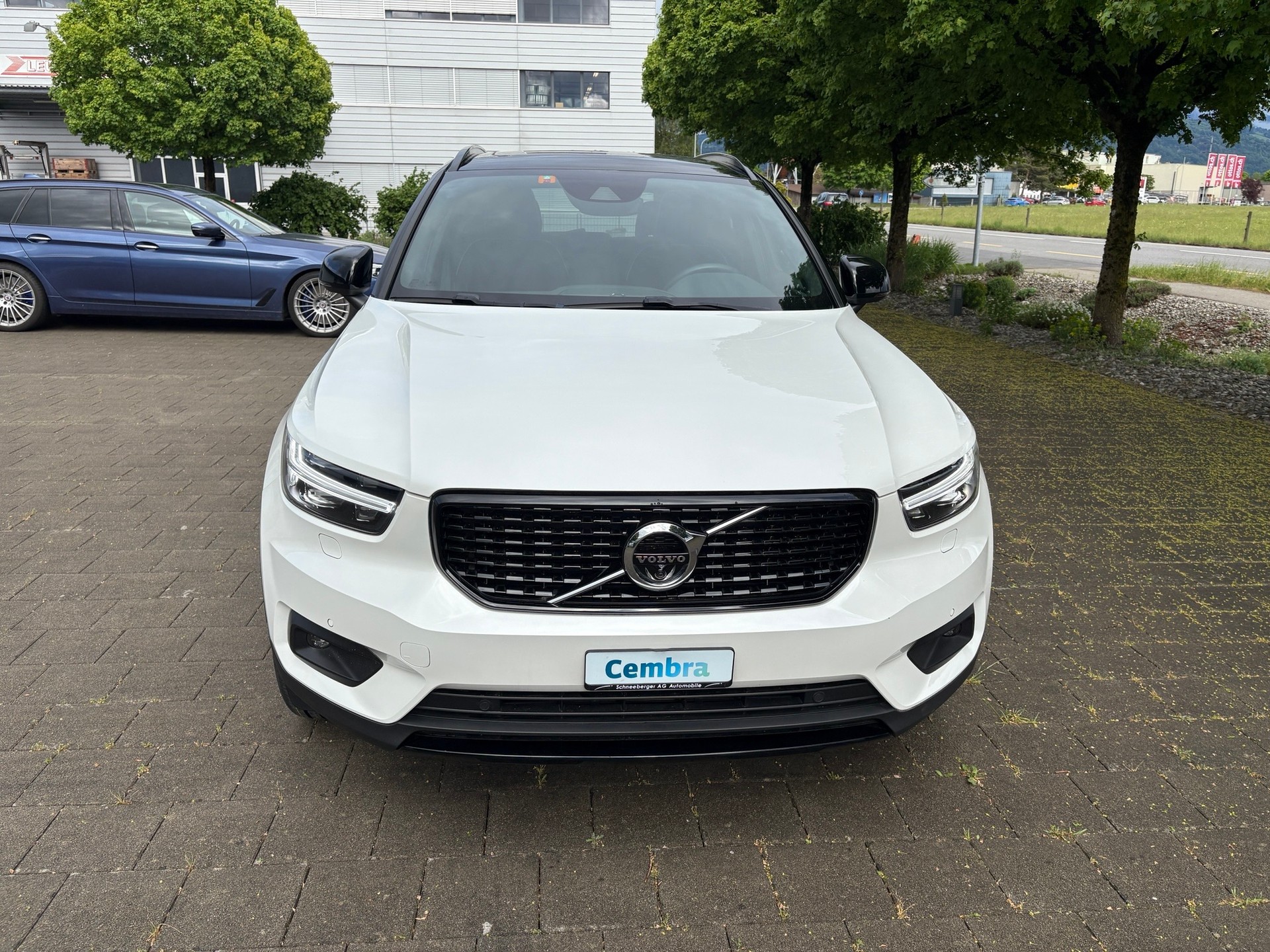 VOLVO XC40 B4 Benzin Mild Hybrid AWD R-Design Geartronic-image-2