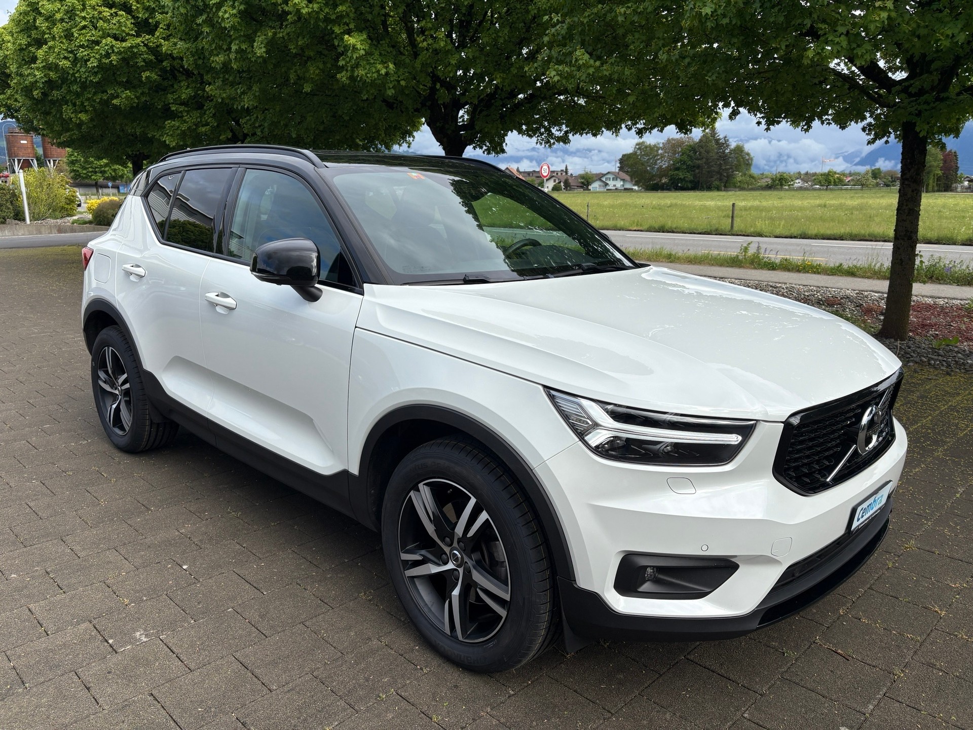 VOLVO XC40 B4 Benzin Mild Hybrid AWD R-Design Geartronic-image-0