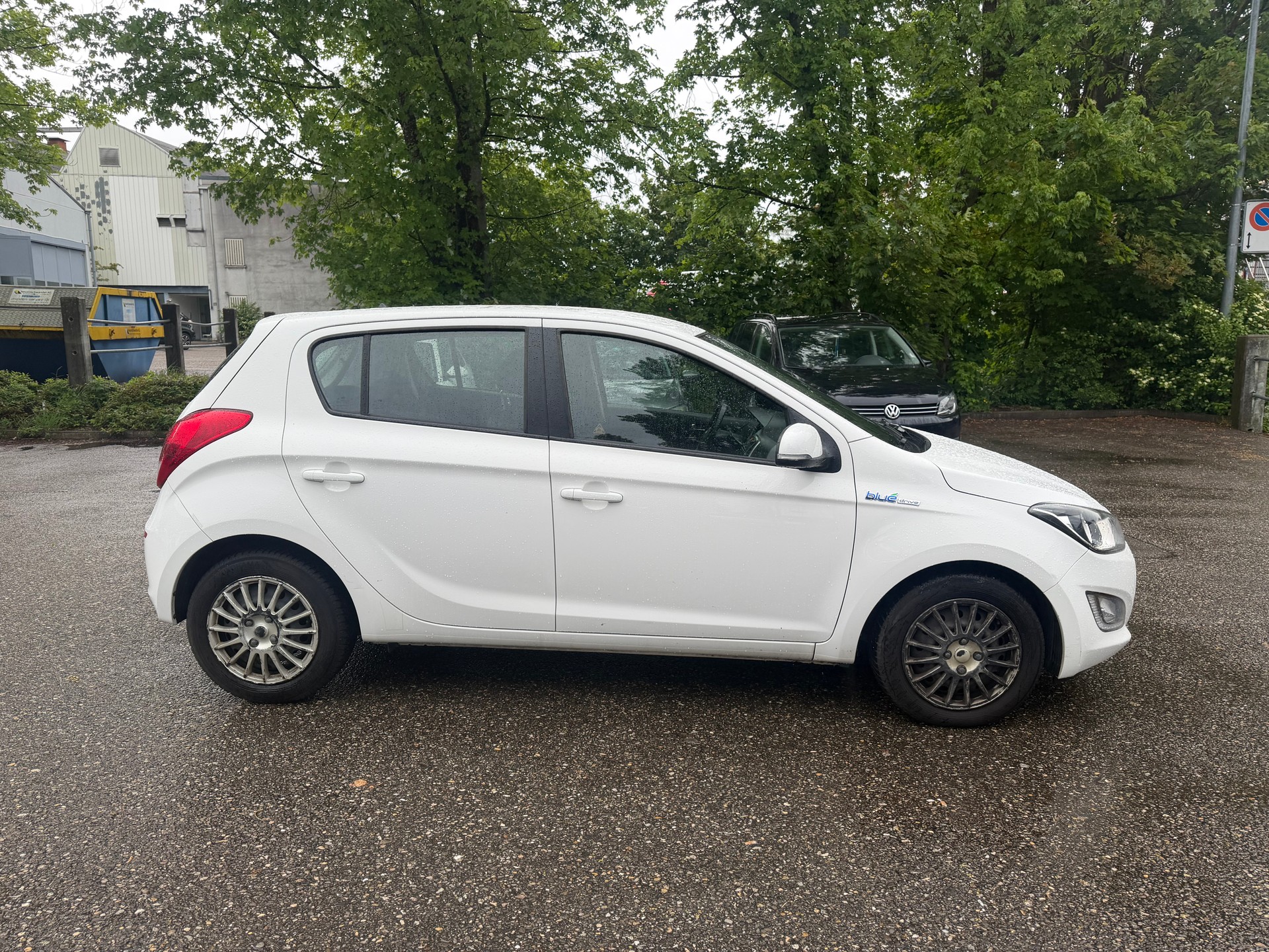 HYUNDAI i20 1.4 CRDi Premium ** Klimaanlage ** Tempomat ** PDC H ** 10x Airbag ** Ab MFK 22.10.2025-image-9