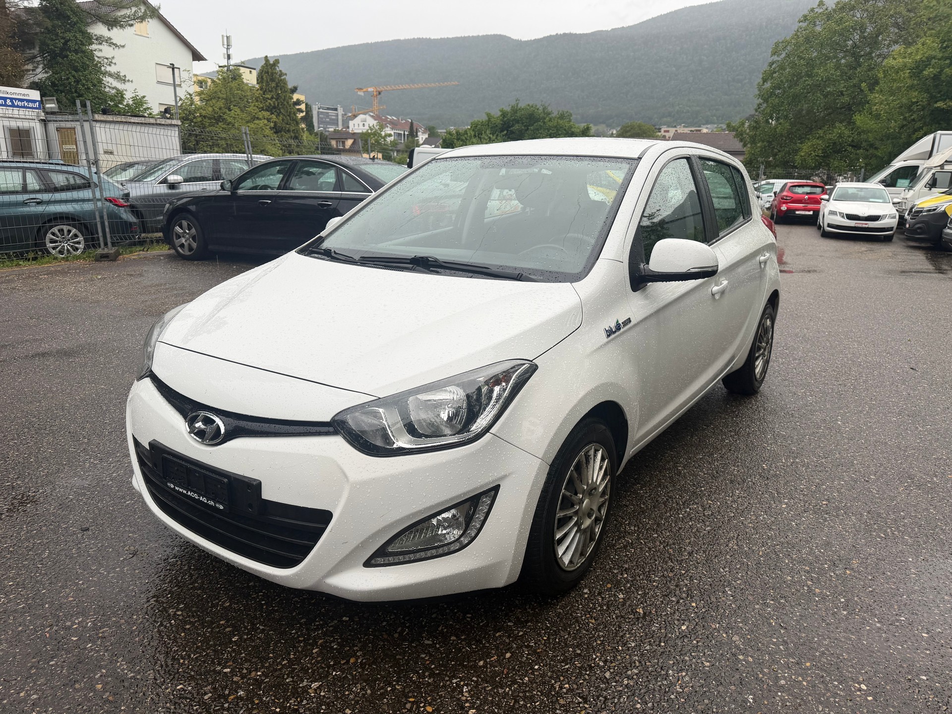 HYUNDAI i20 1.4 CRDi Premium ** Klimaanlage ** Tempomat ** PDC H ** 10x Airbag ** Ab MFK 22.10.2025-image-0
