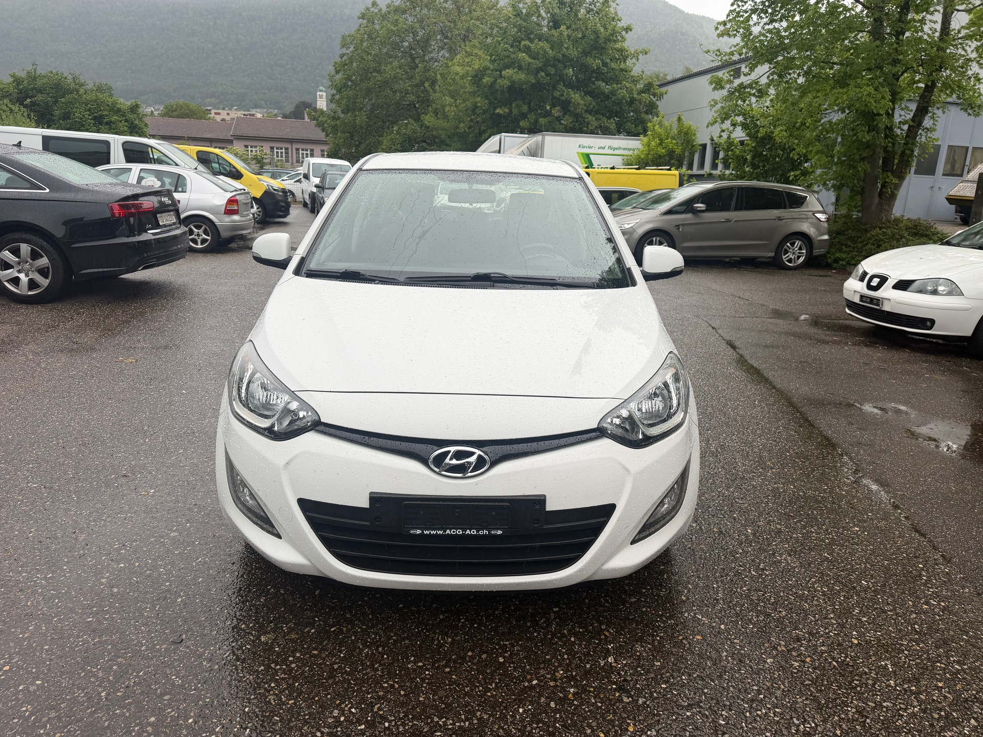HYUNDAI i20 1.4 CRDi Premium ** Klimaanlage ** Tempomat ** PDC H ** 10x Airbag ** Ab MFK 22.10.2025-image-1