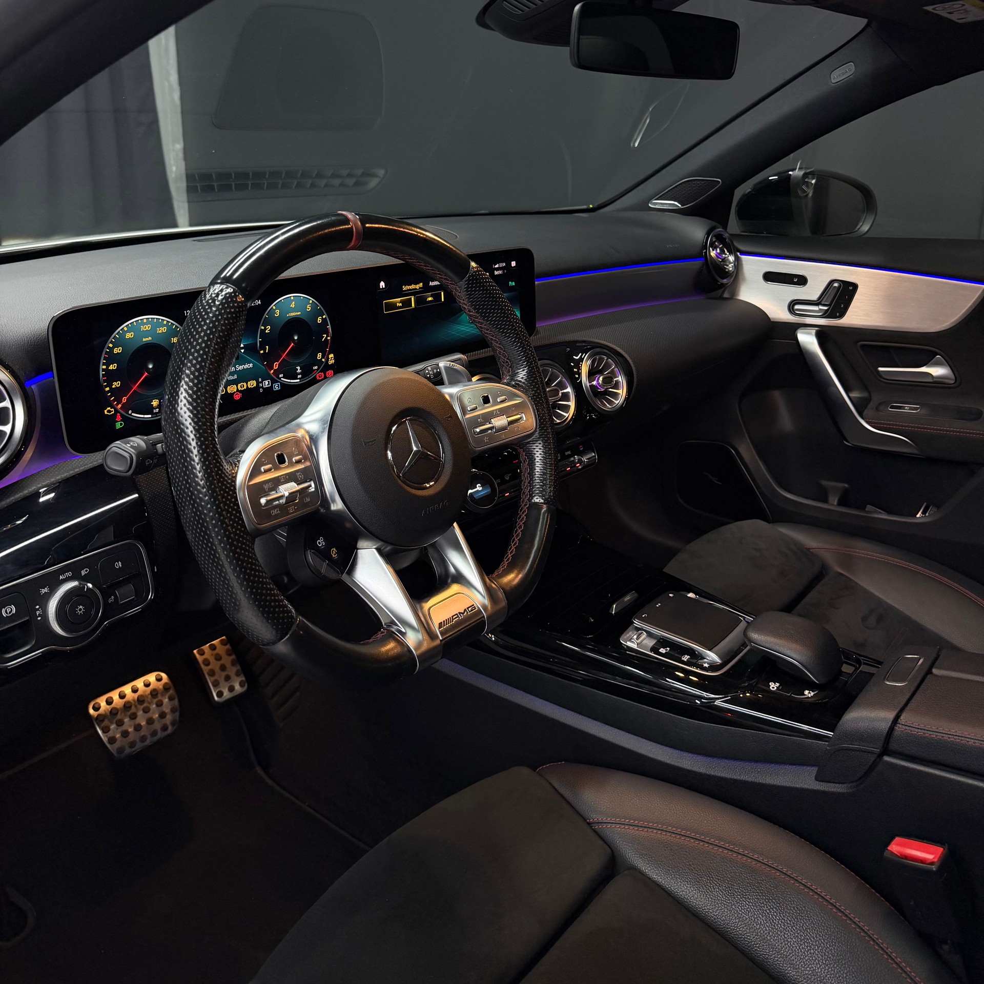 MERCEDES-BENZ A 35 AMG 4Matic Speedshift-image-8