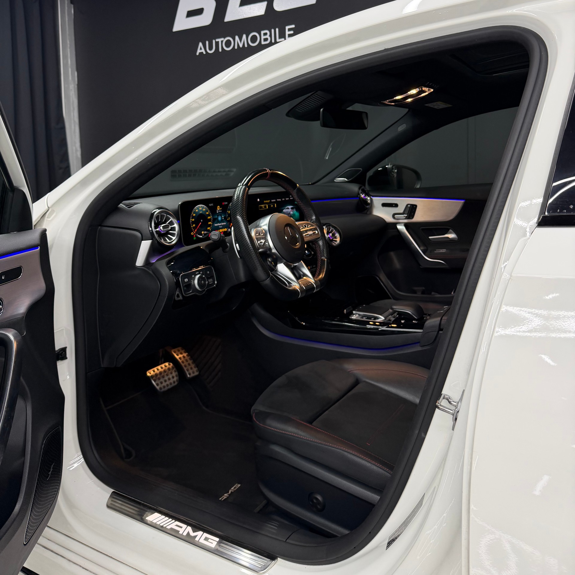 MERCEDES-BENZ A 35 AMG 4Matic Speedshift-image-7